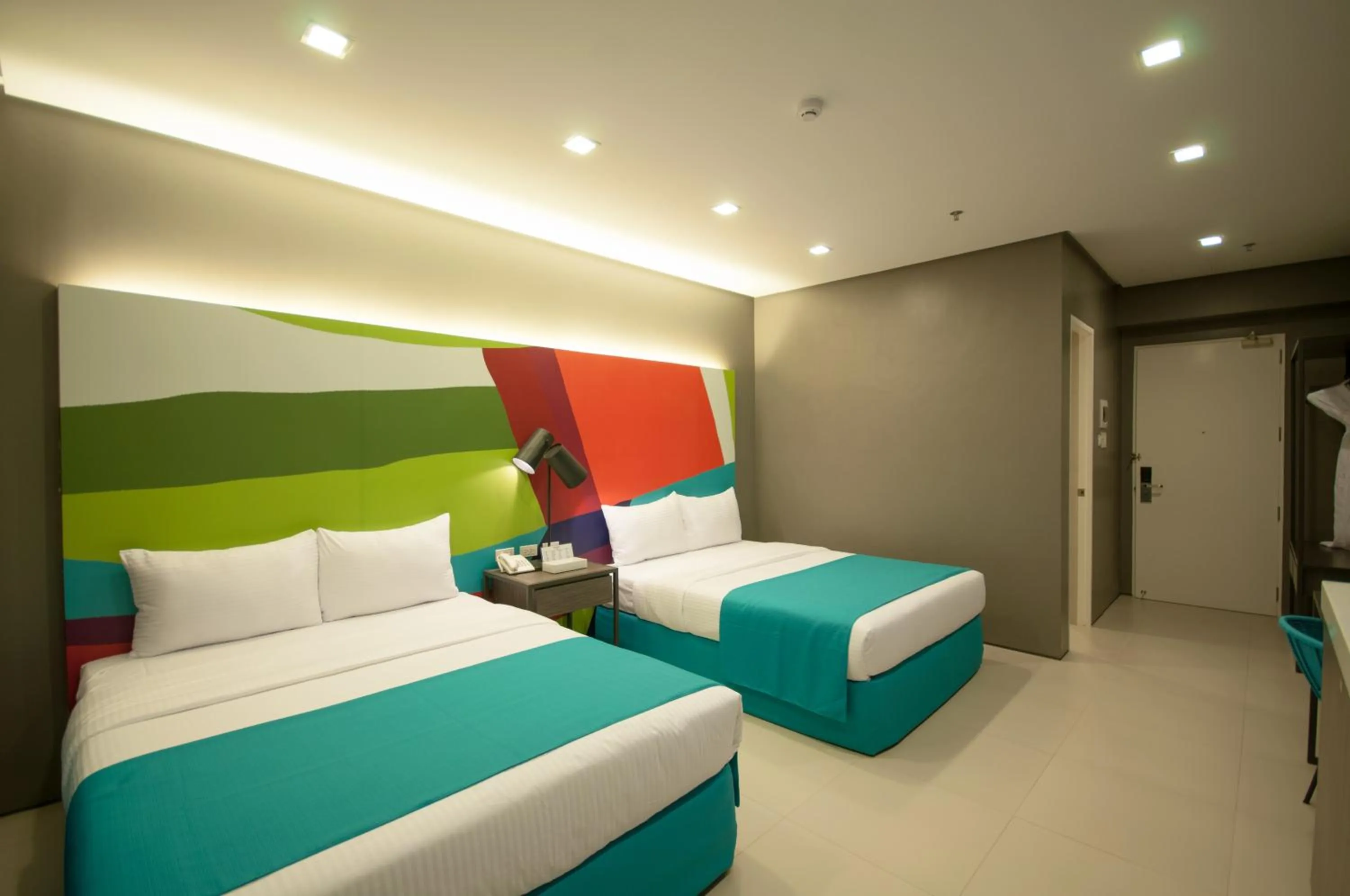 Photo of the whole room, Bed in Boracay Uptown