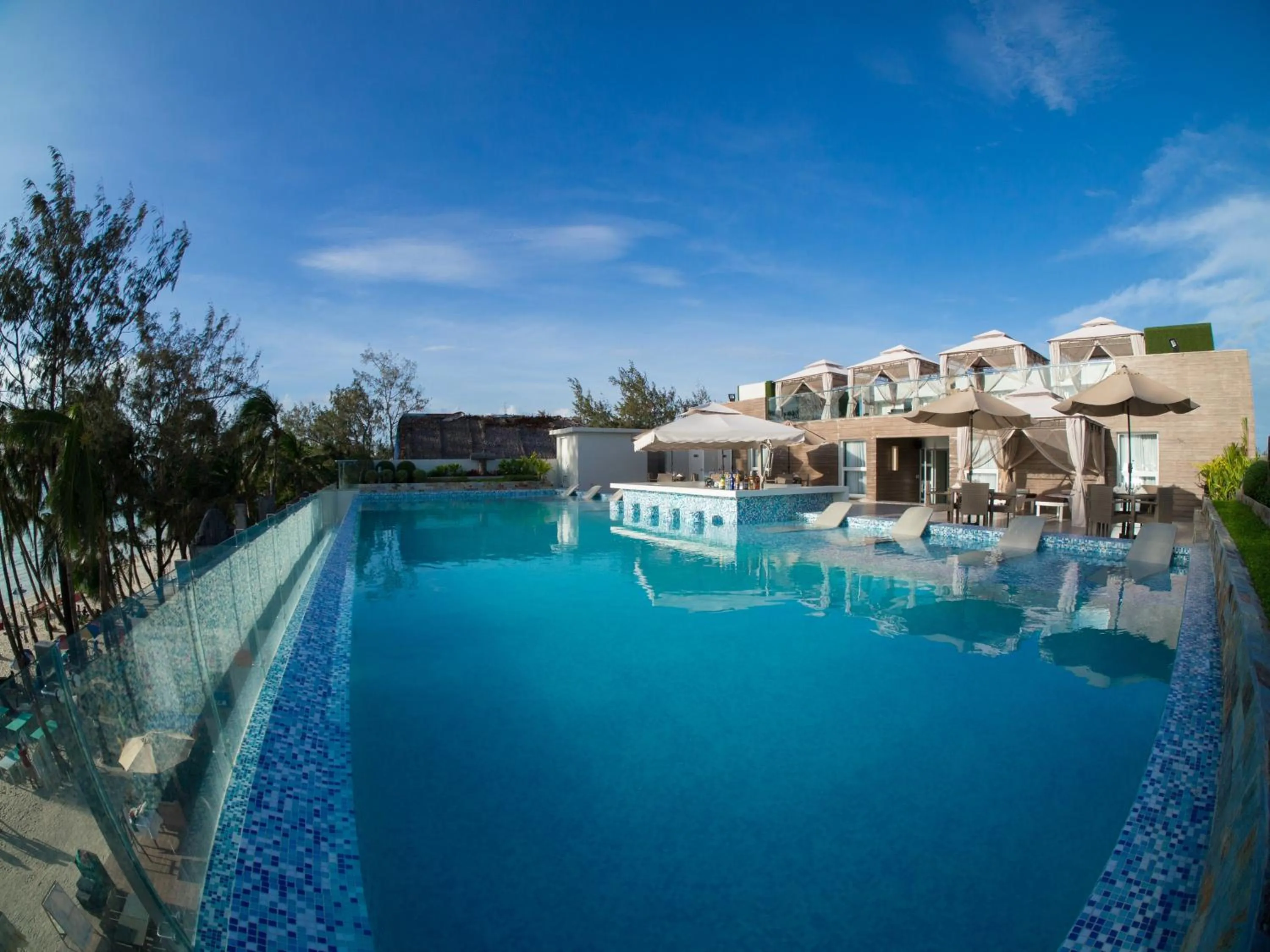 Swimming pool in Boracay Uptown