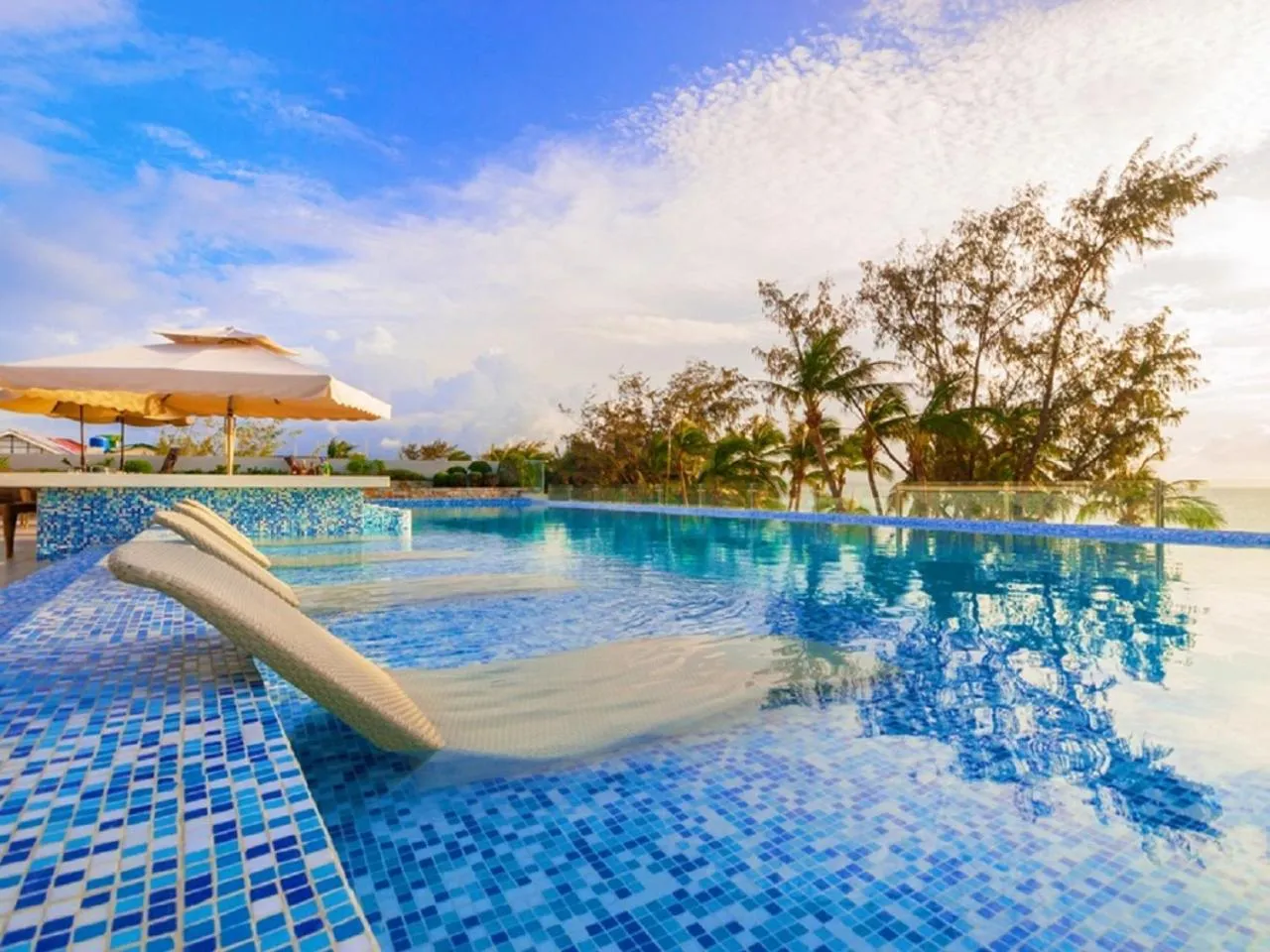 Swimming pool in Boracay Uptown