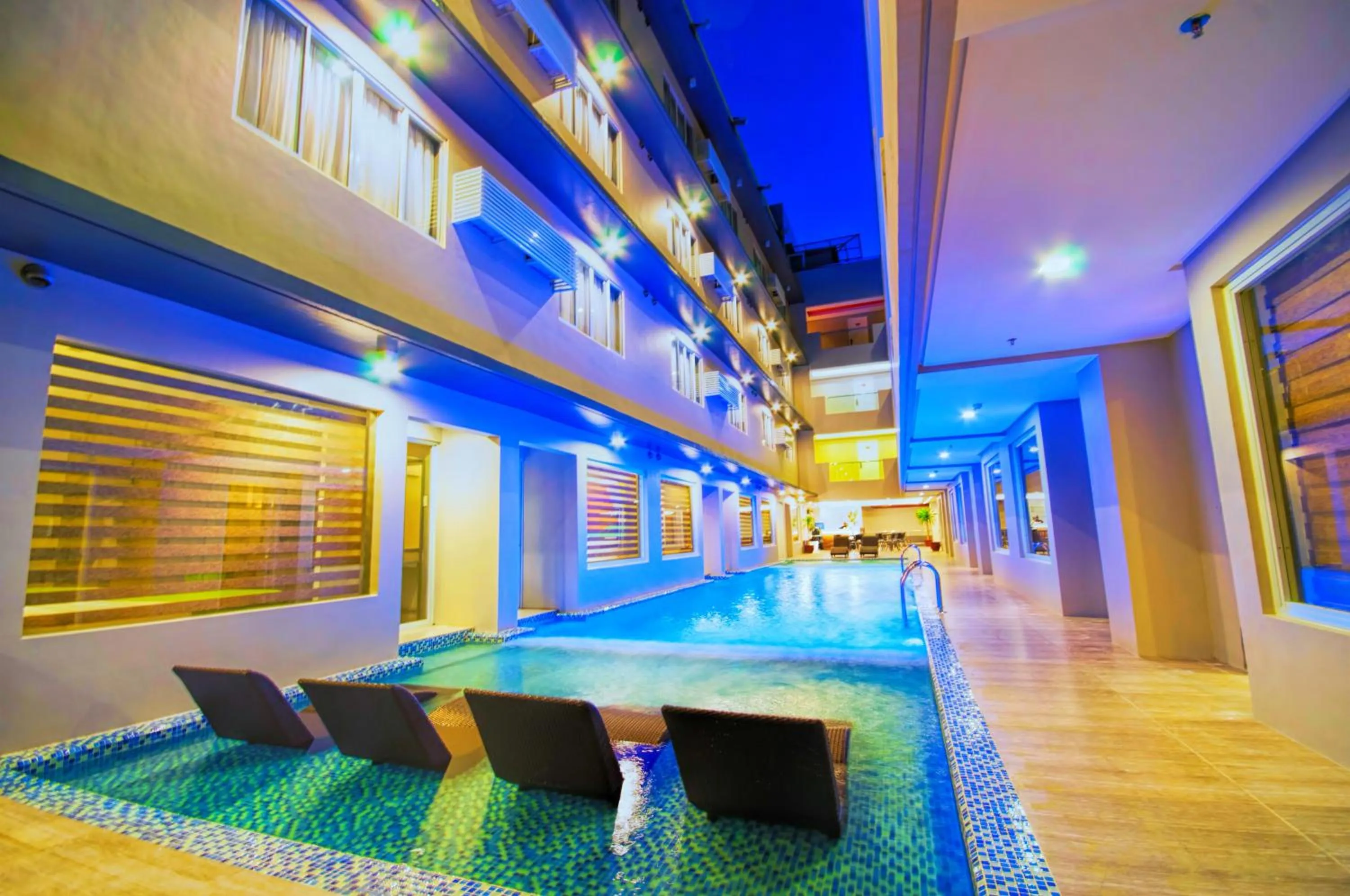 Swimming pool in Boracay Uptown