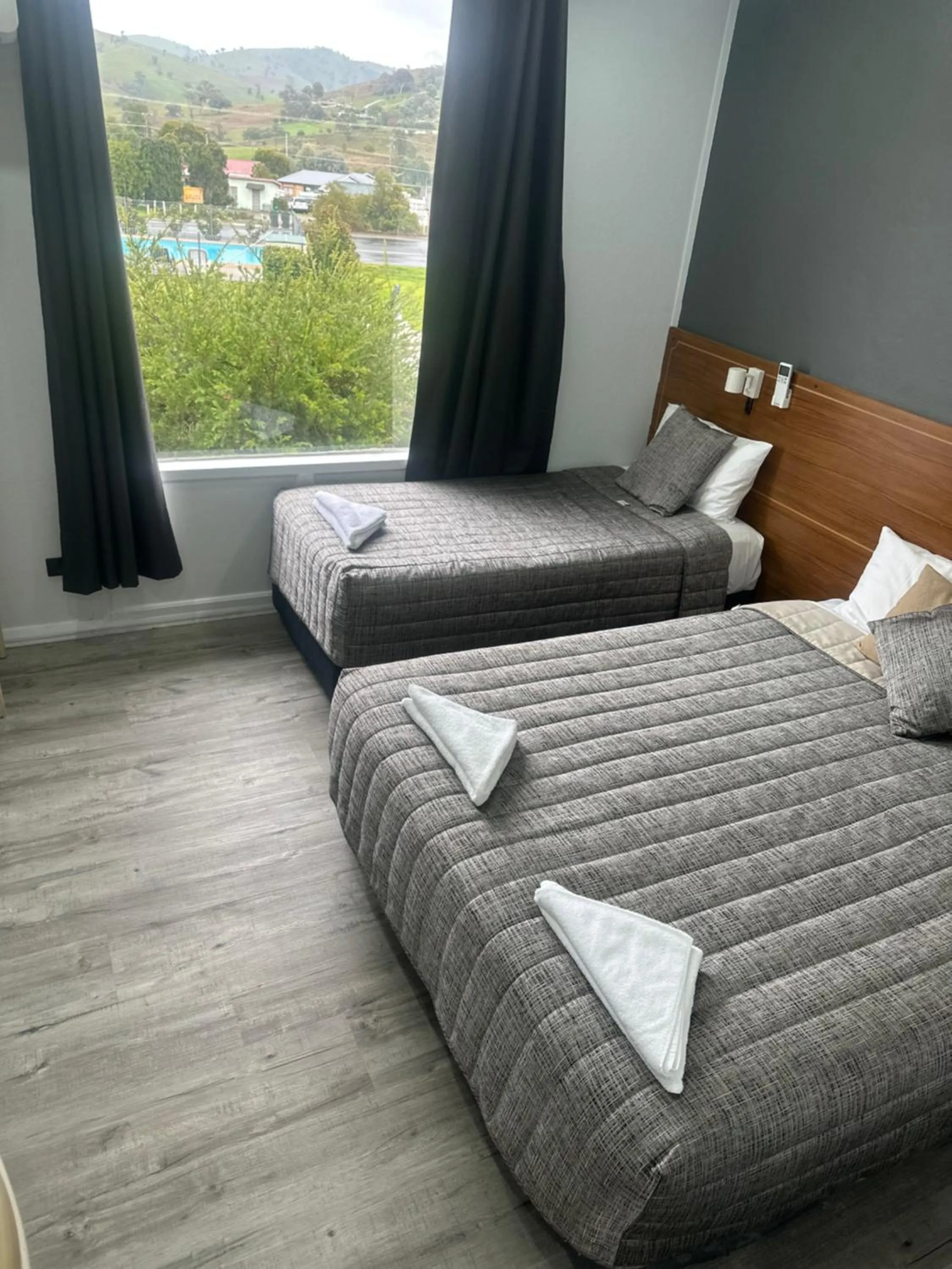 Natural landscape, Bed in Garden Motor Inn