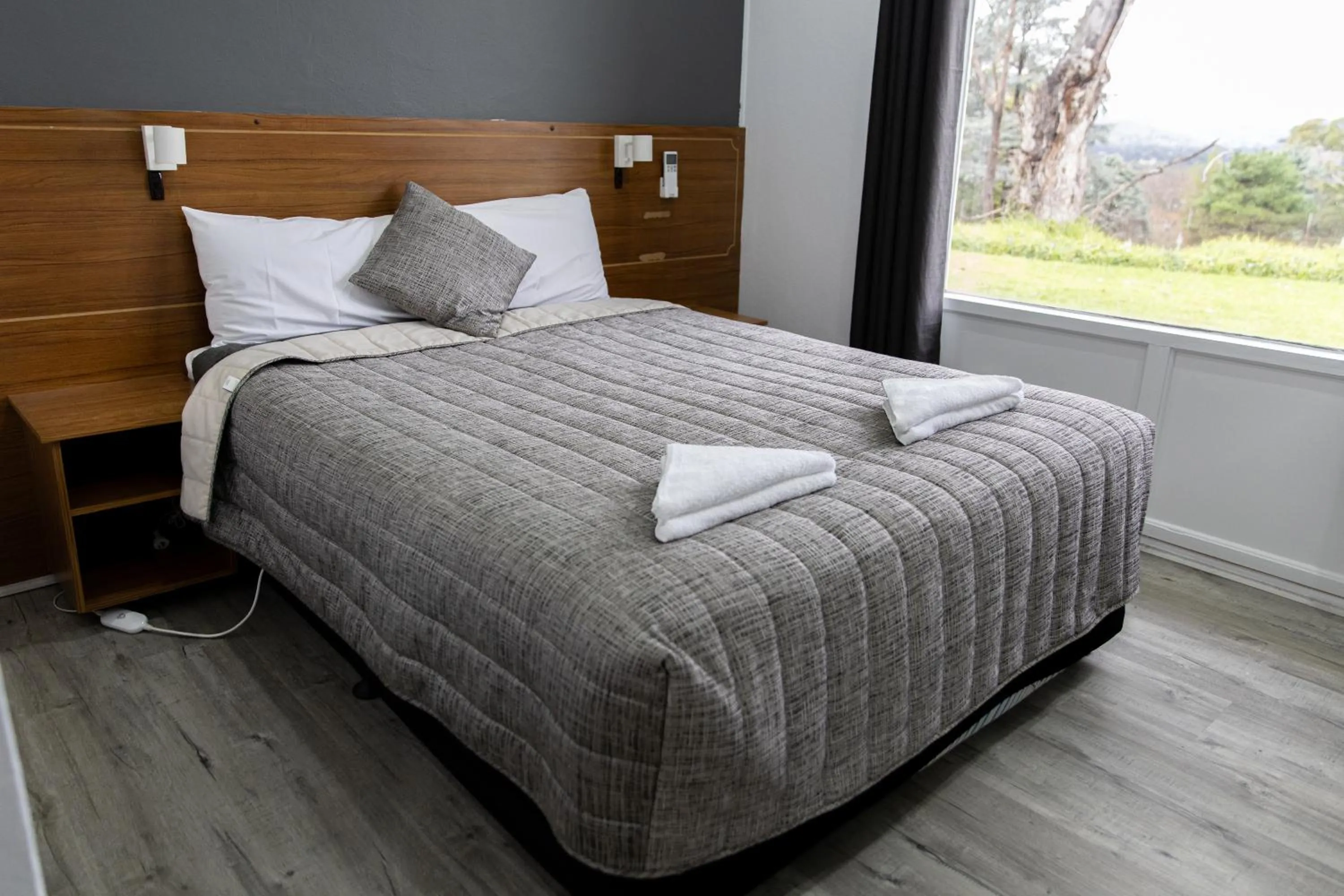 Bed in Garden Motor Inn