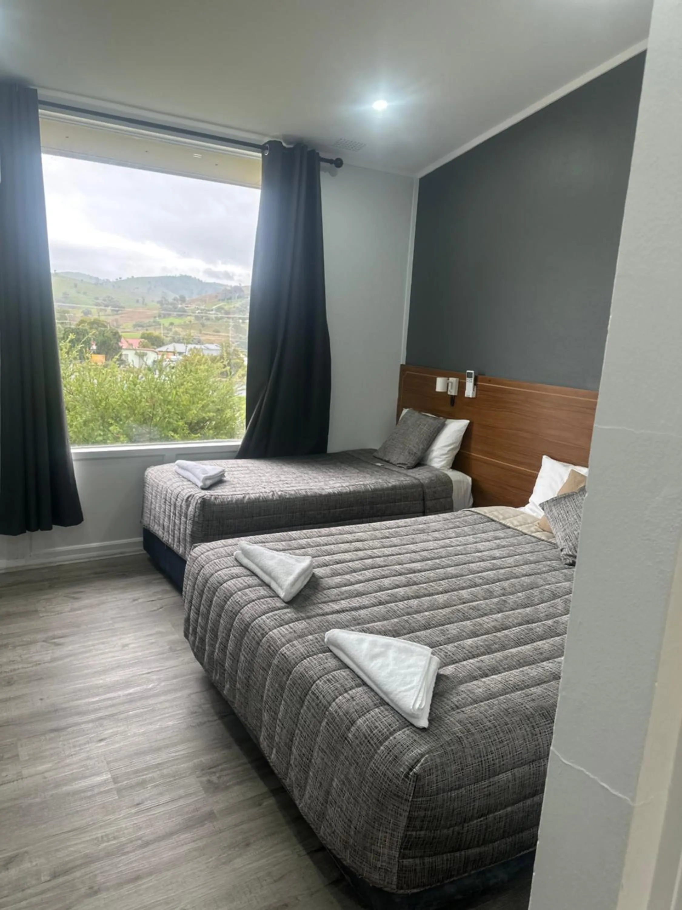 Bed in Garden Motor Inn