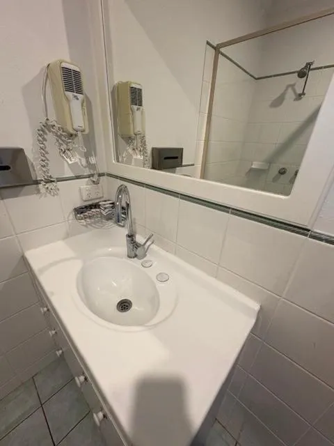 Golden Age Motor Inn