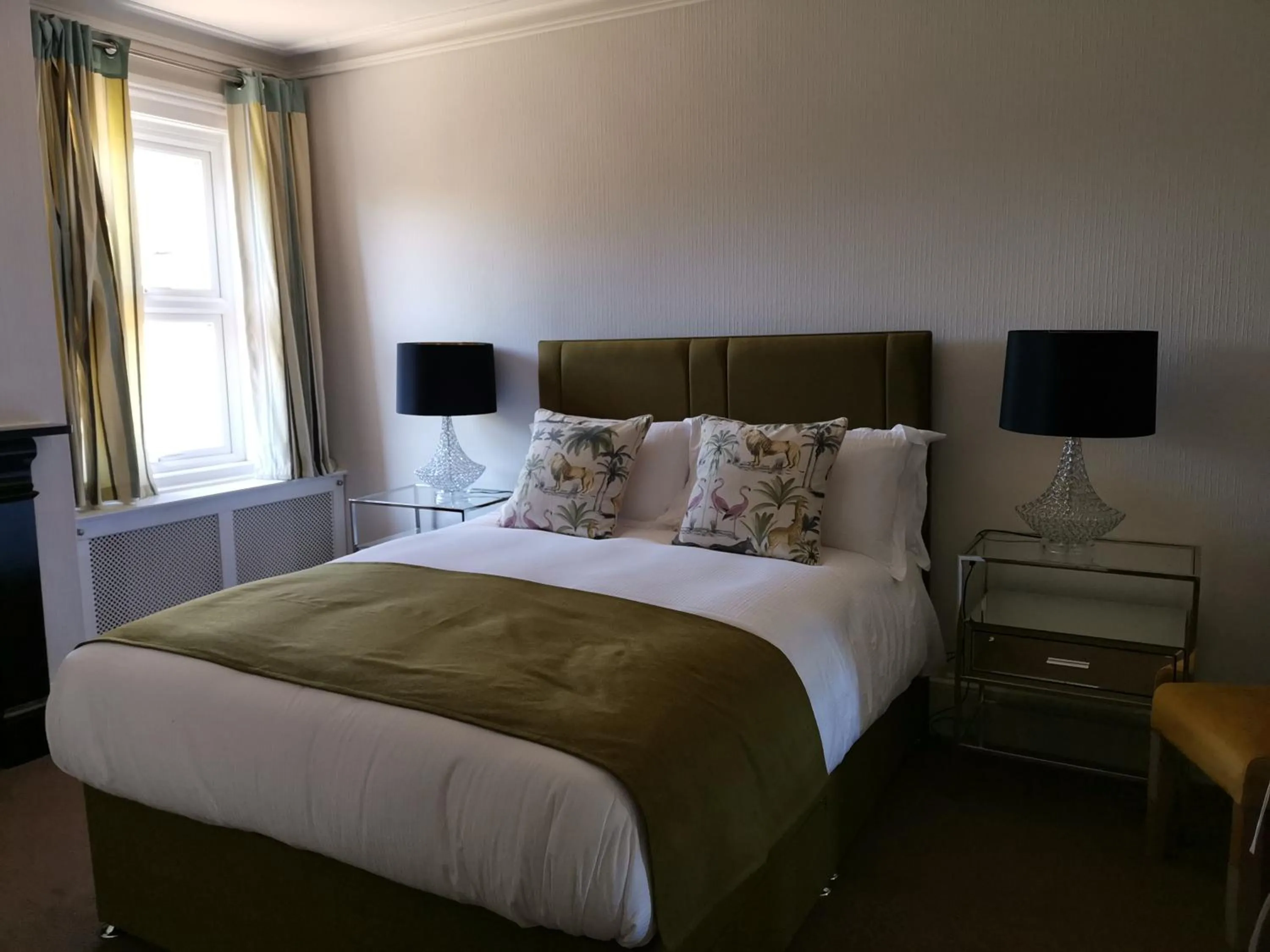 Bed in THE LAZY LION