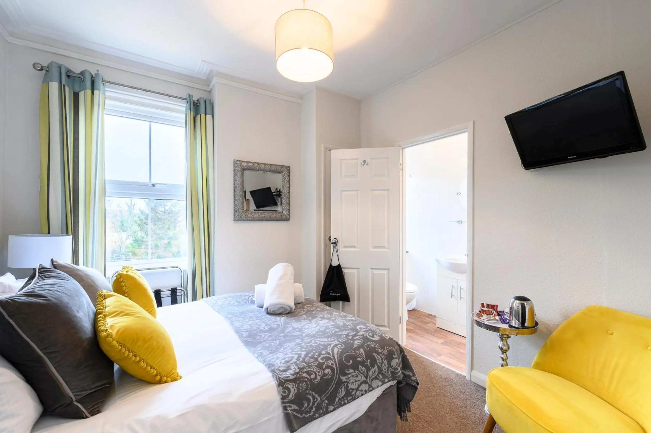 Bed in THE LAZY LION