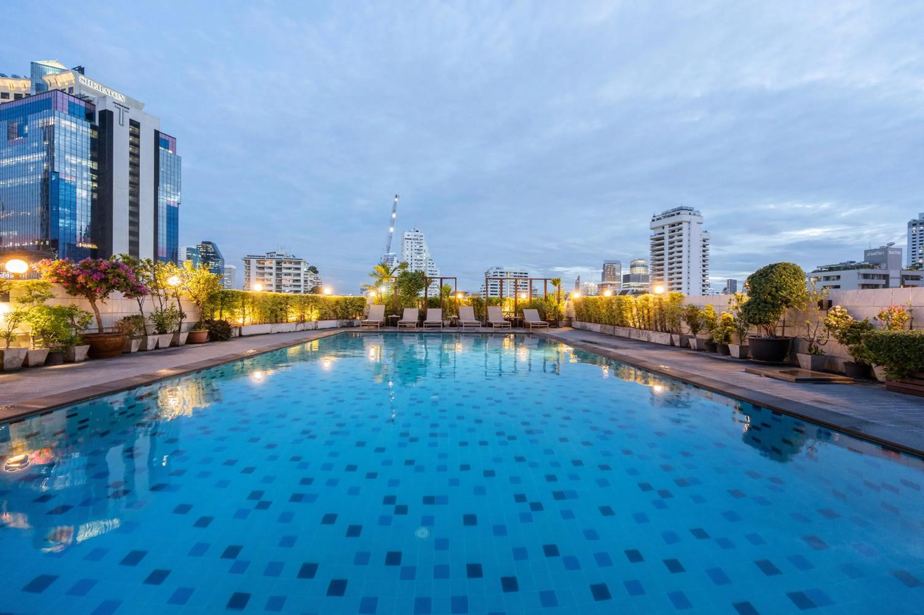 Swimming pool in Ruamchitt Plaza Hotel