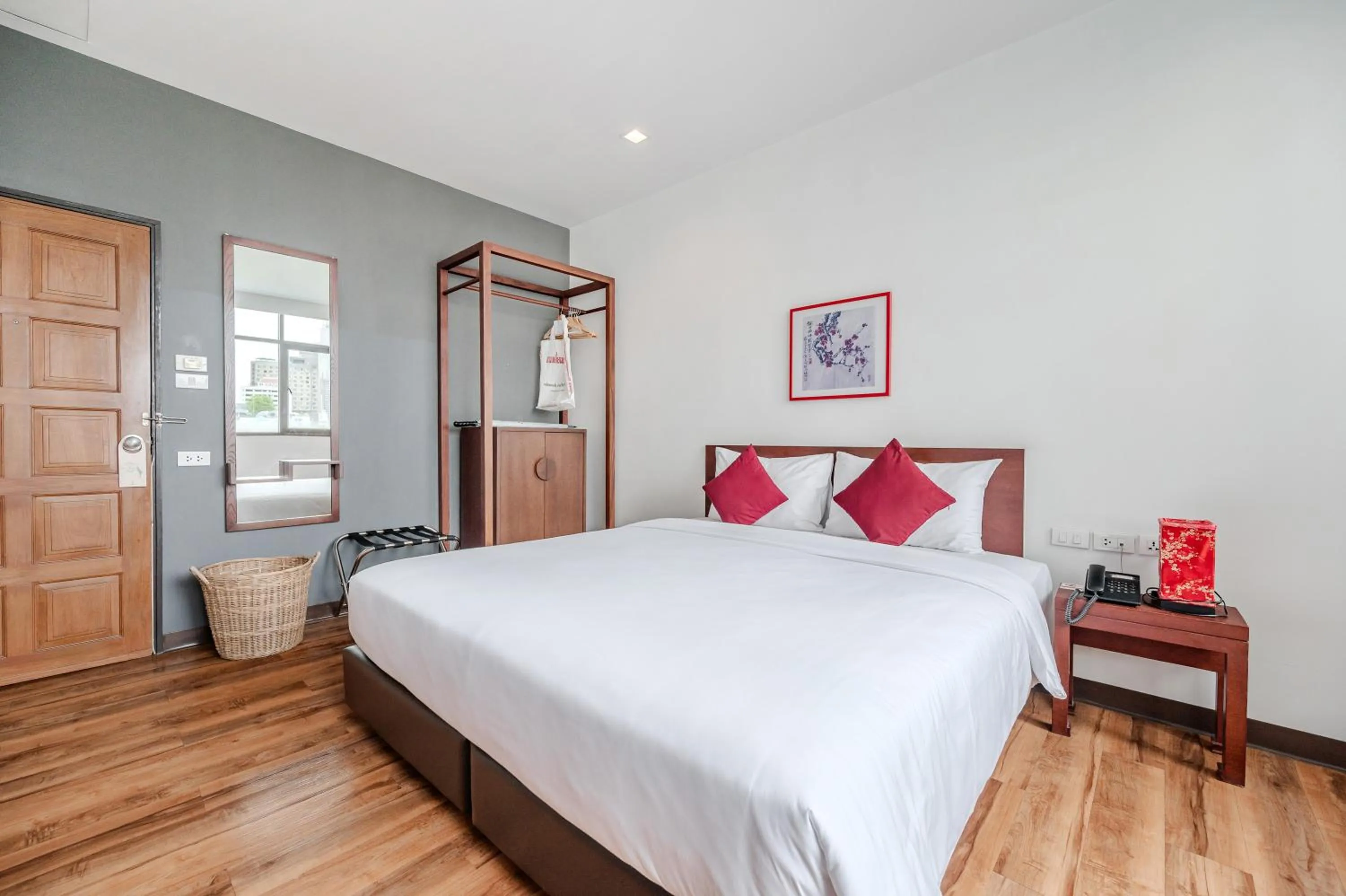 Bed in Ruamchitt Plaza Hotel