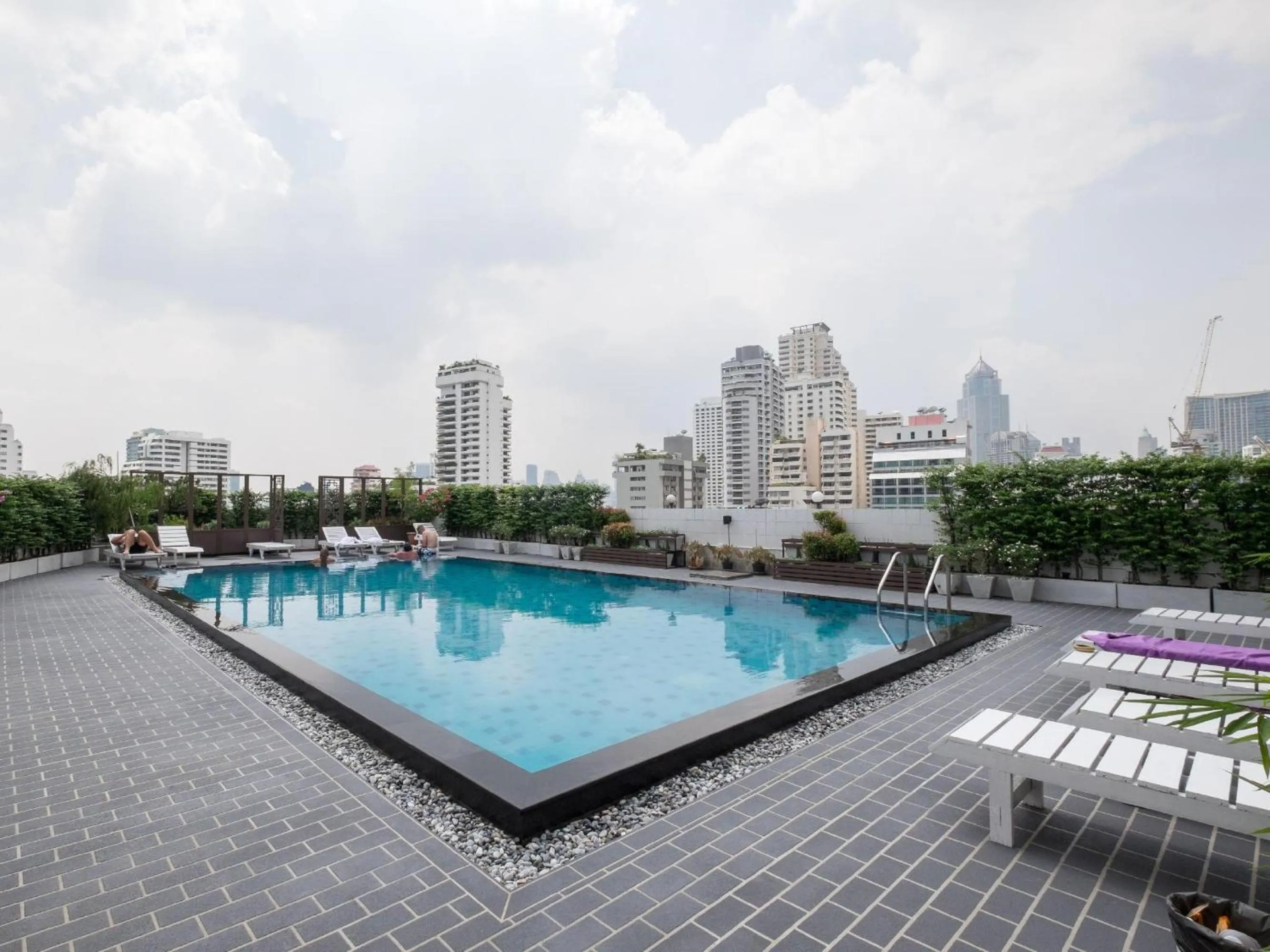 Swimming pool in Ruamchitt Plaza Hotel