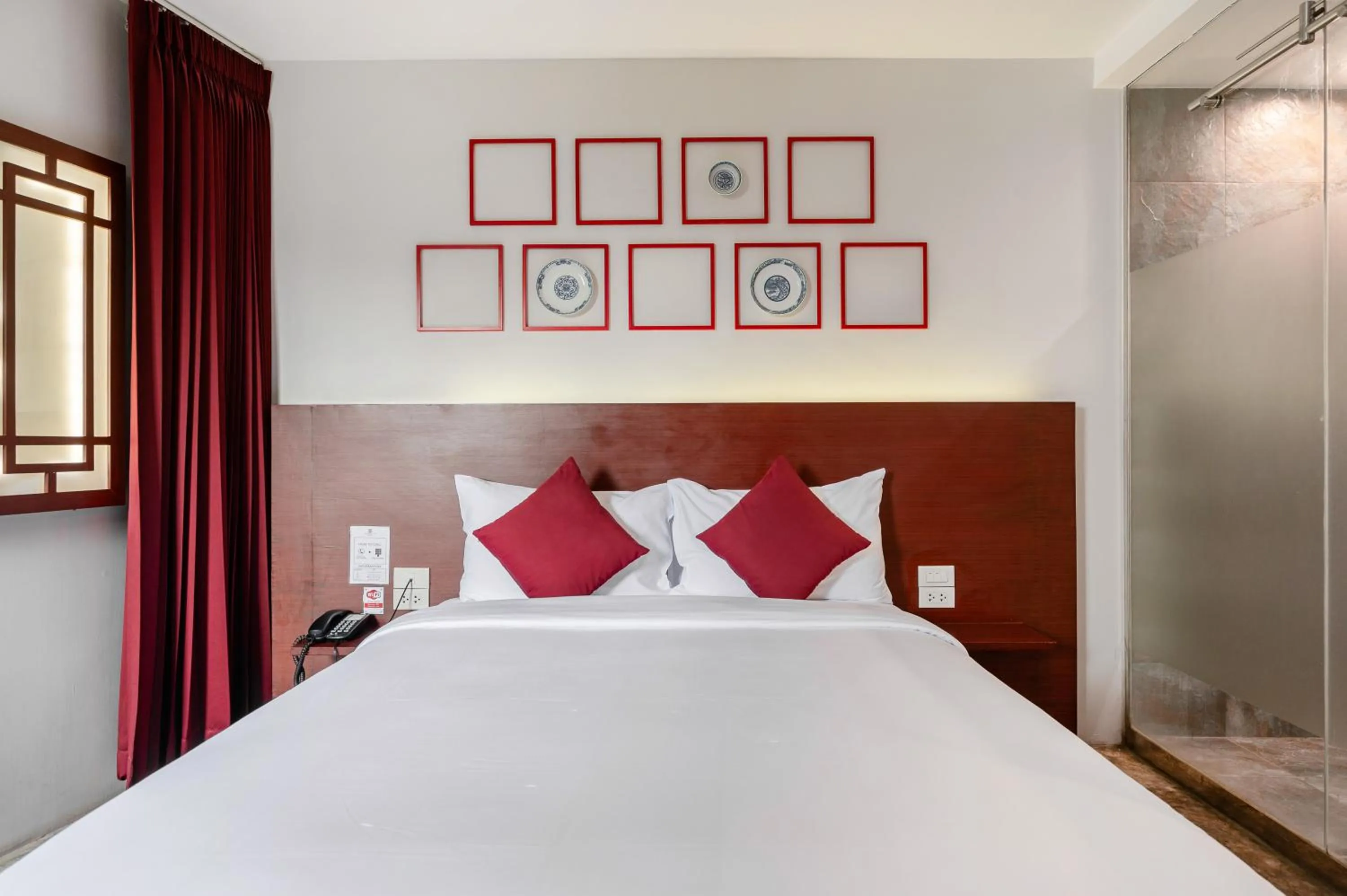 Bed in Ruamchitt Plaza Hotel