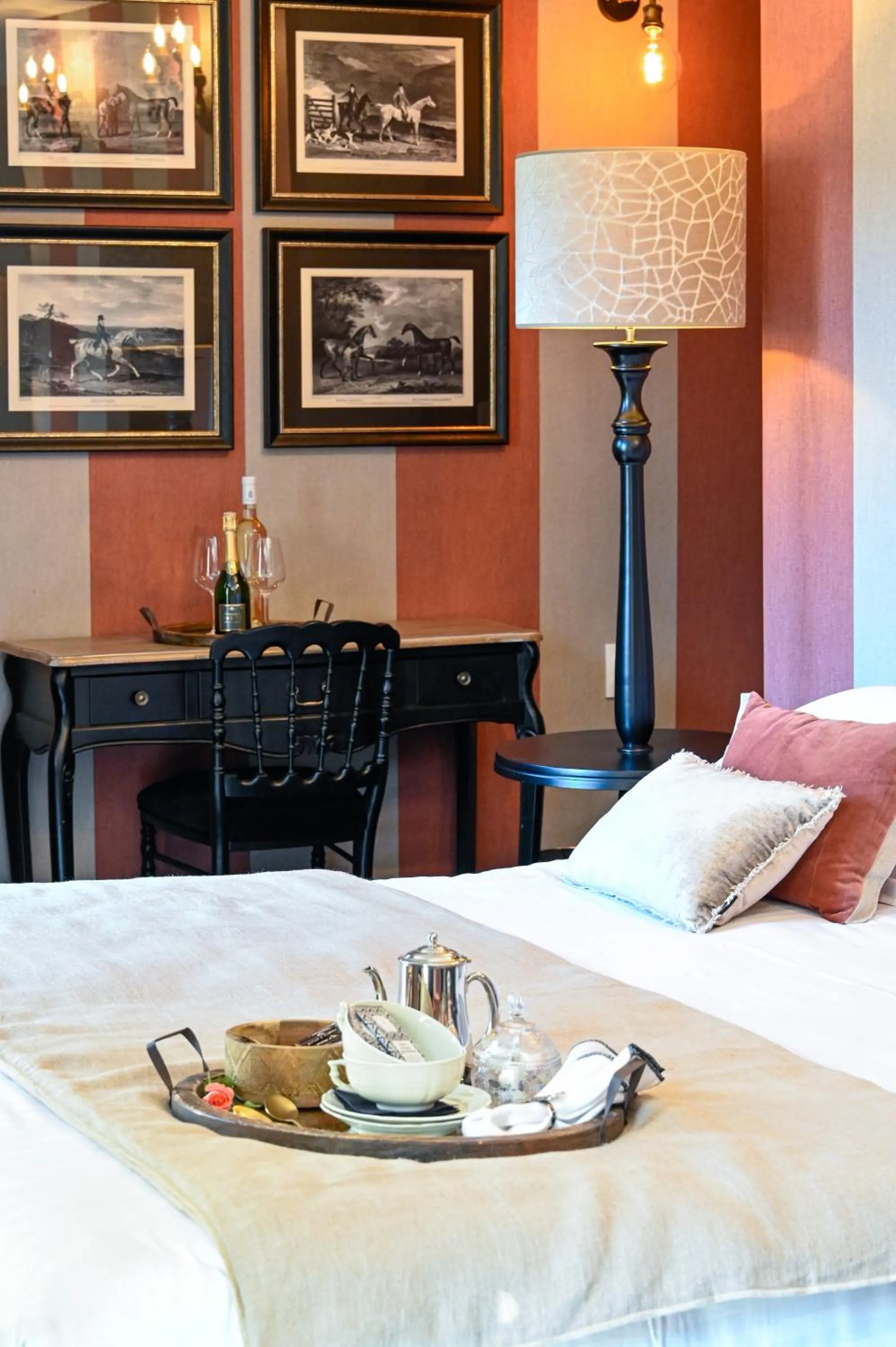 Bedroom, Bed in Hôtel Gounod