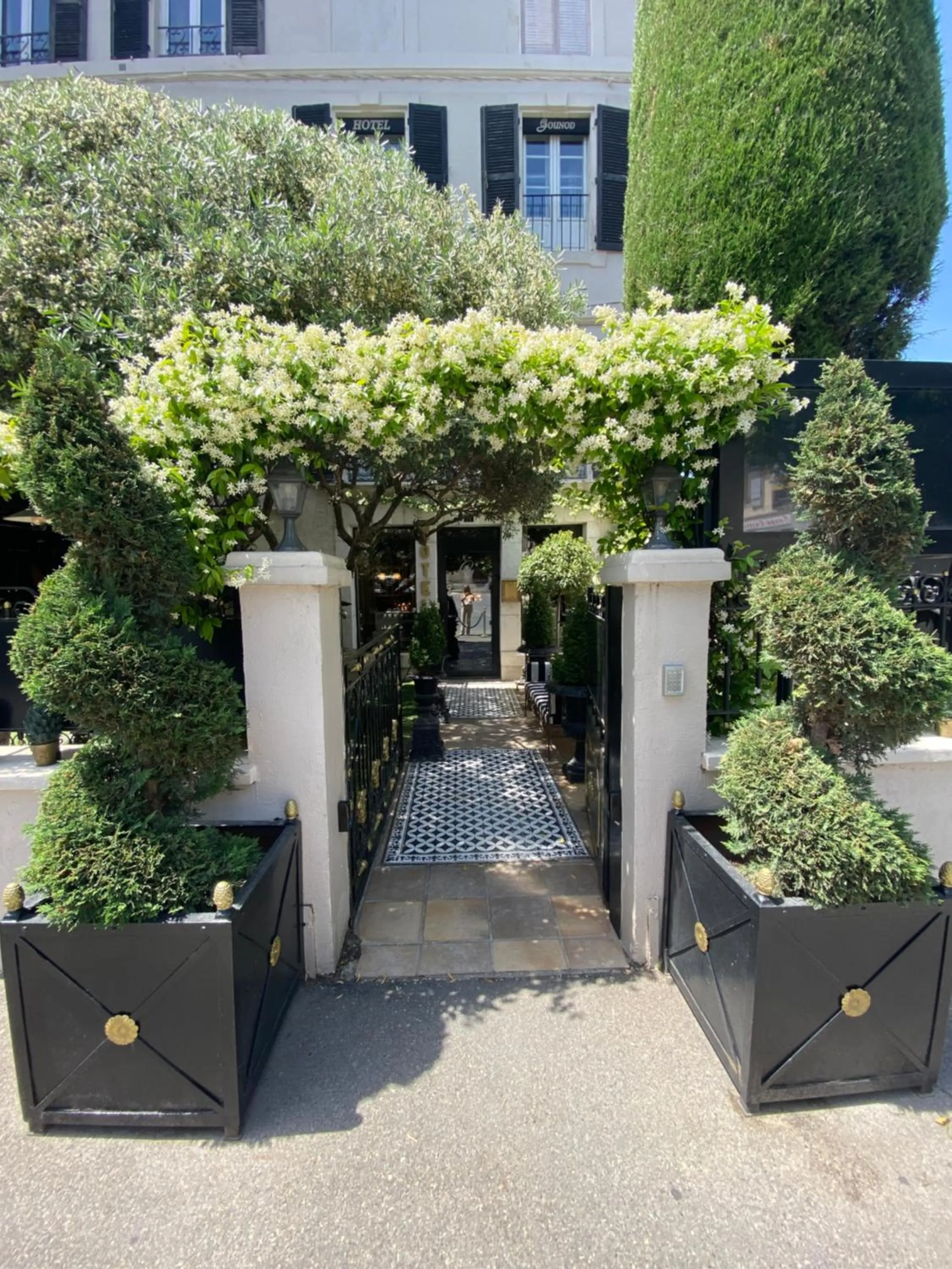 Facade/entrance in Hôtel Gounod