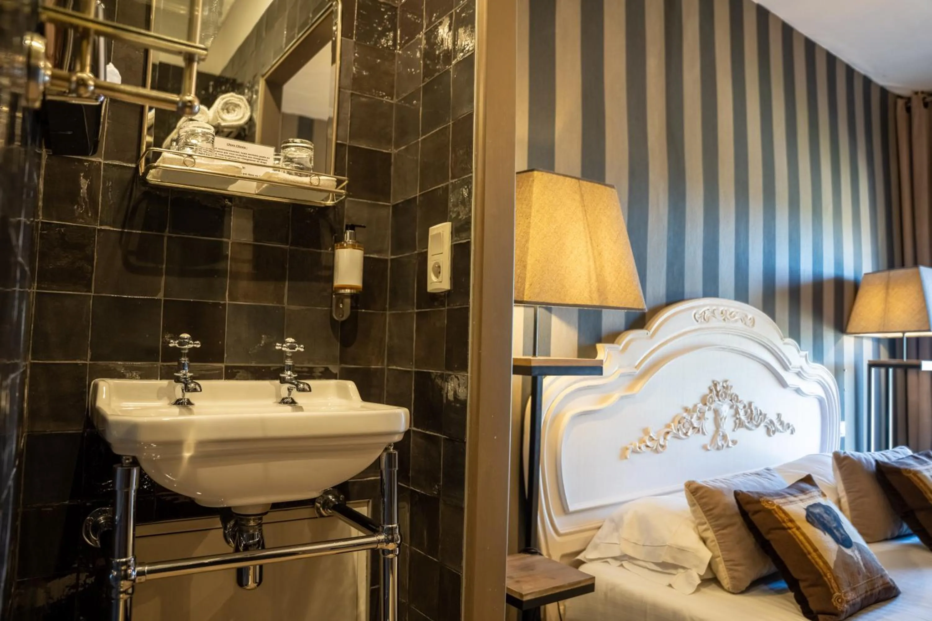 Bathroom in Hôtel Gounod