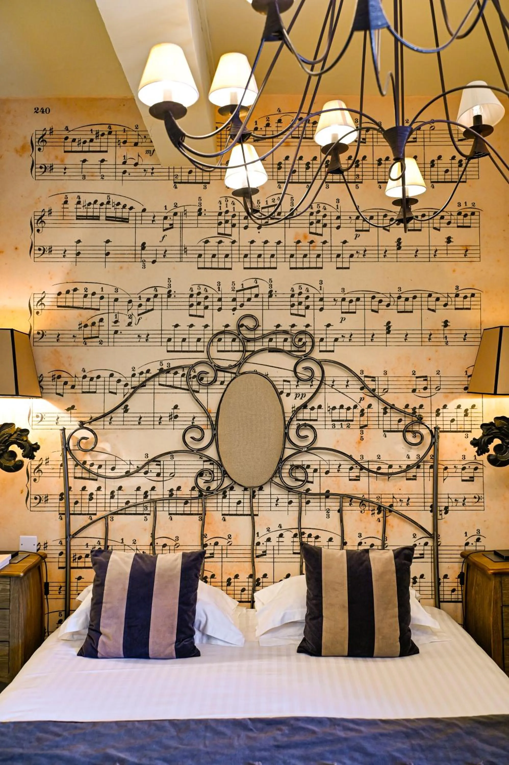 Bed in Hôtel Gounod