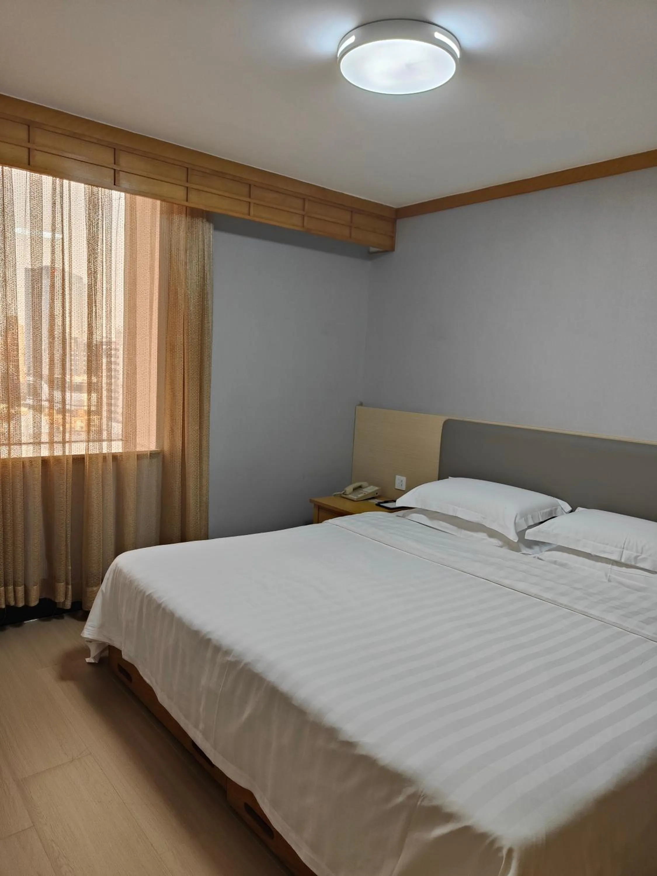 Bed in Guangdong Hotel (Zhuhai)