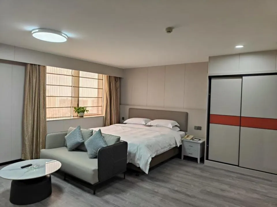 Bed in Guangdong Hotel (Zhuhai)