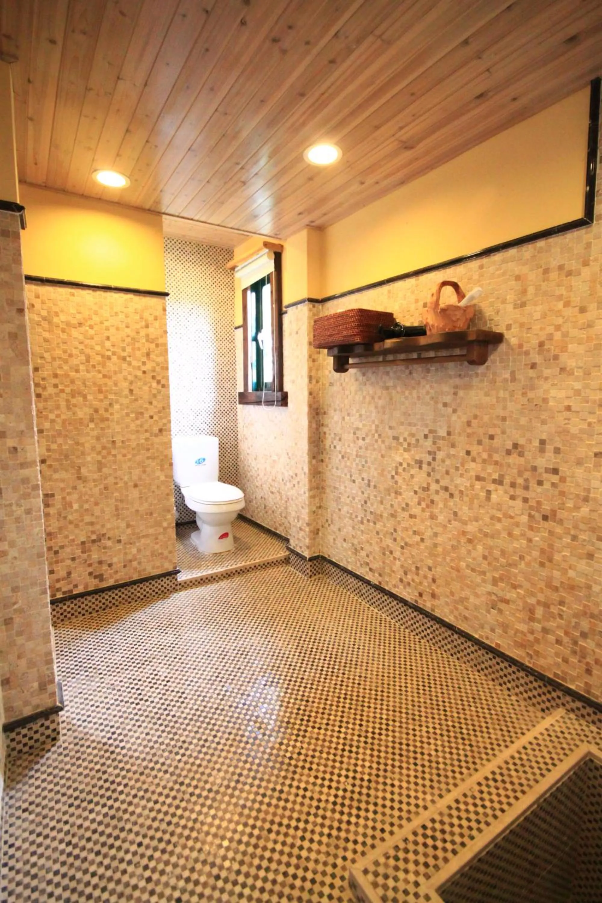 Toilet in Fanlin House