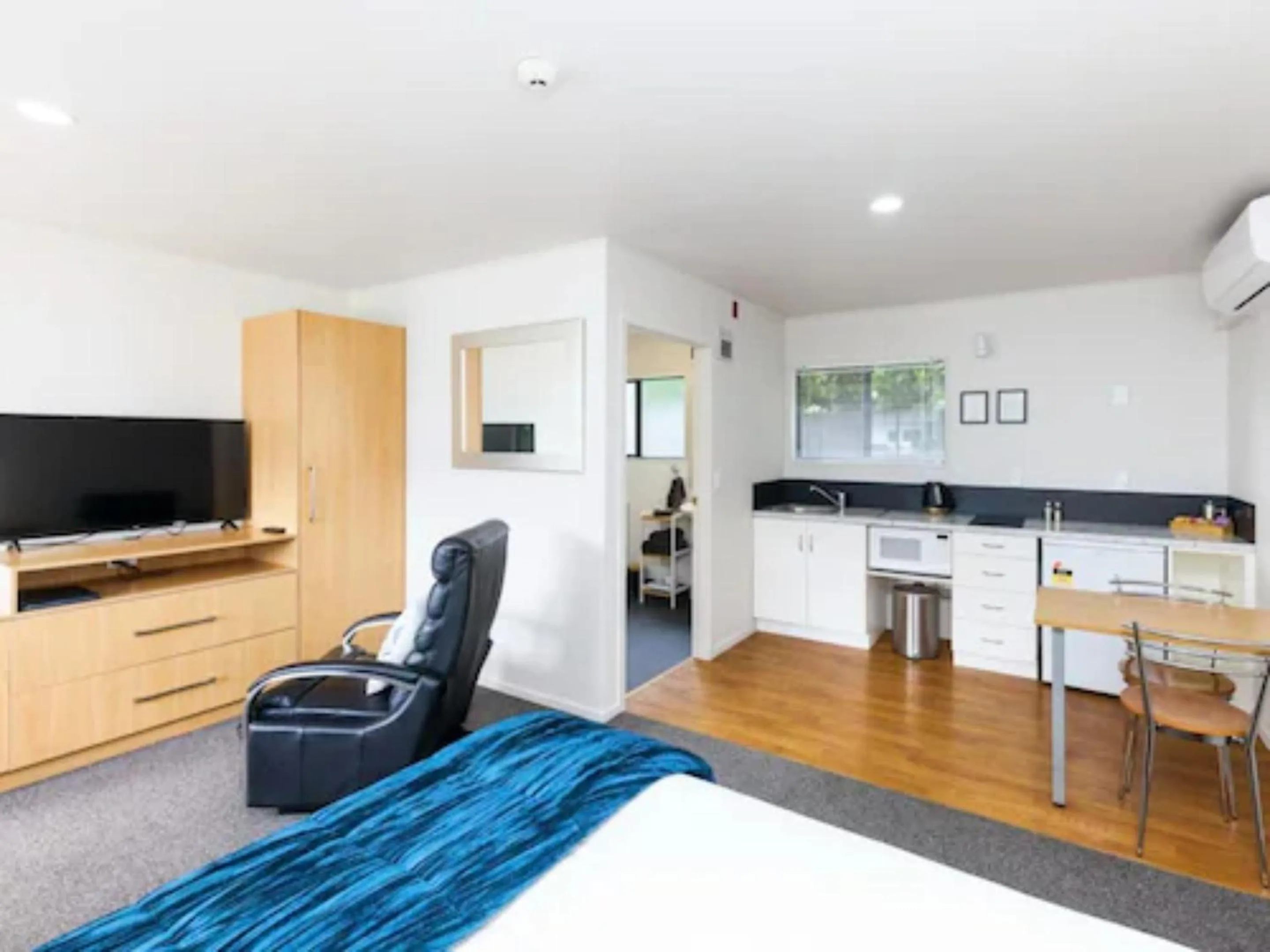 TV and multimedia in Drovers Motor Inn