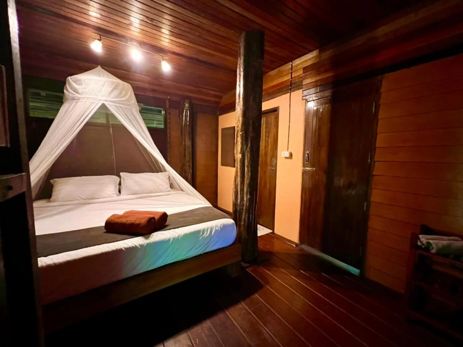 Bed in Khao Sok Silver Cliff Resort