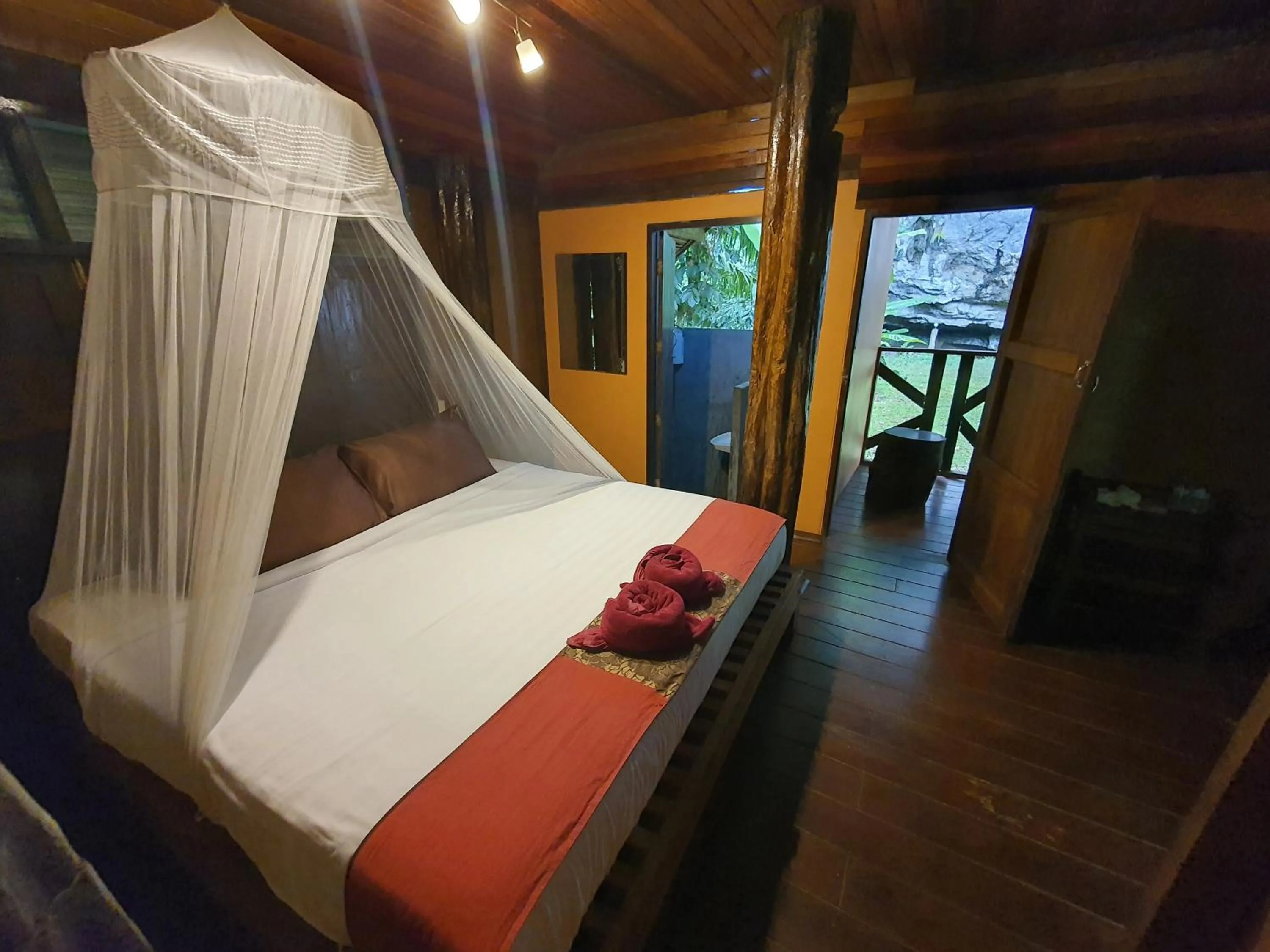 Bed in Khao Sok Silver Cliff Resort
