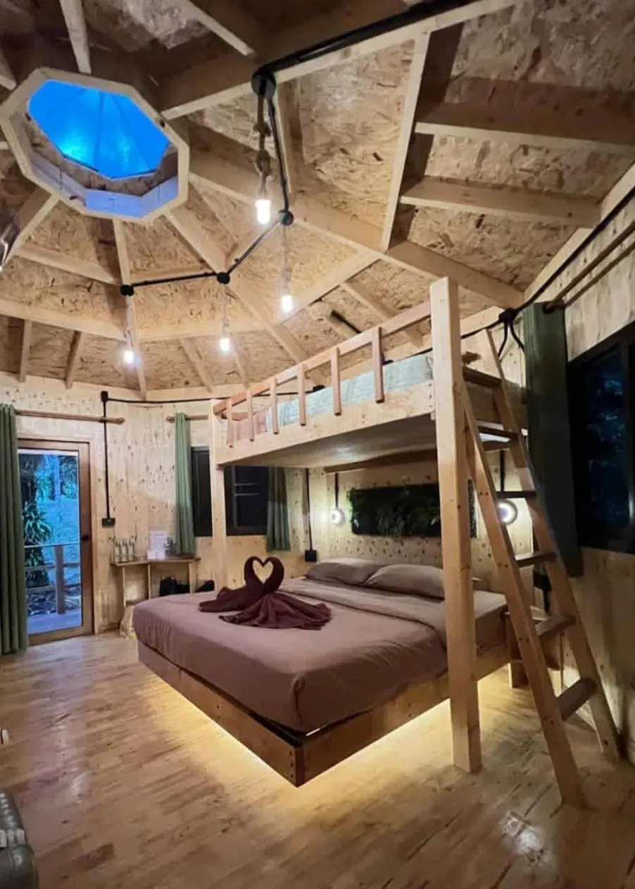 Bed in Khao Sok Silver Cliff Resort