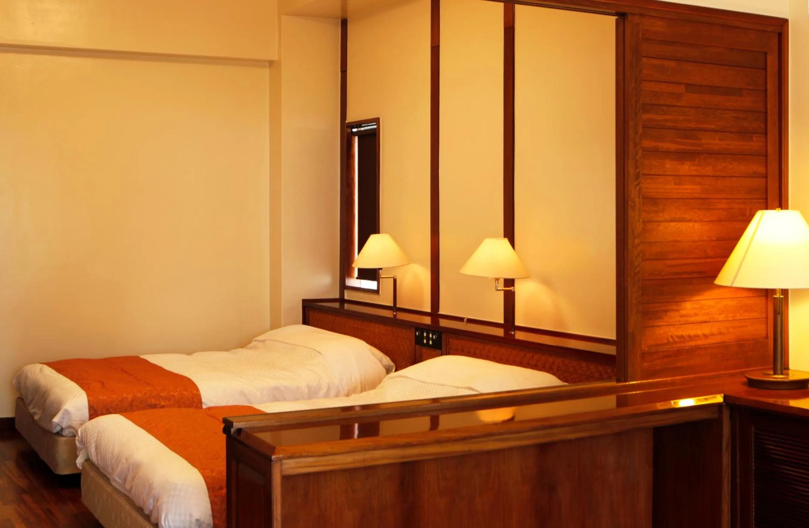 Bed in Kanucha Bay Hotel & Villas