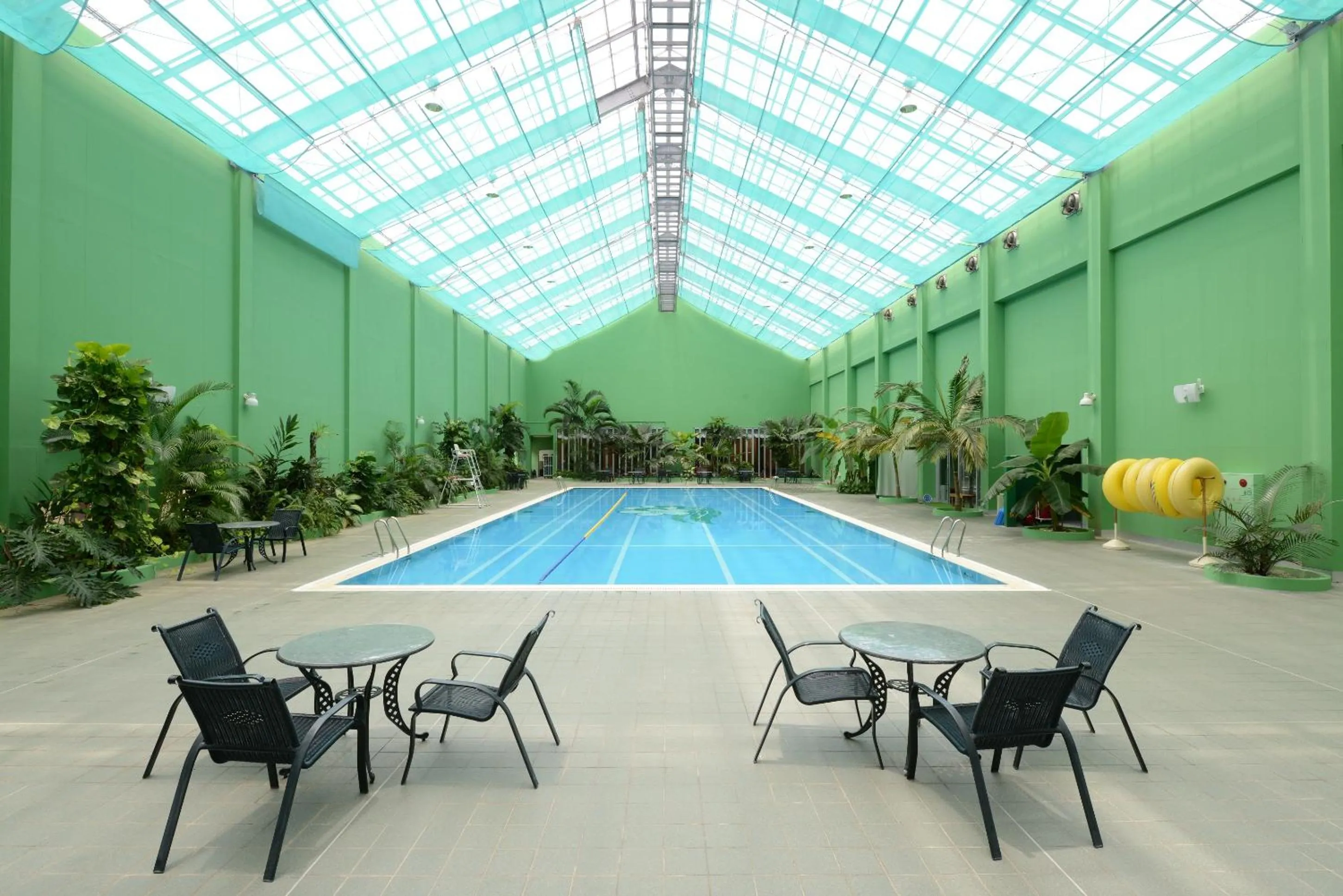 Swimming pool in Kanucha Bay Hotel & Villas