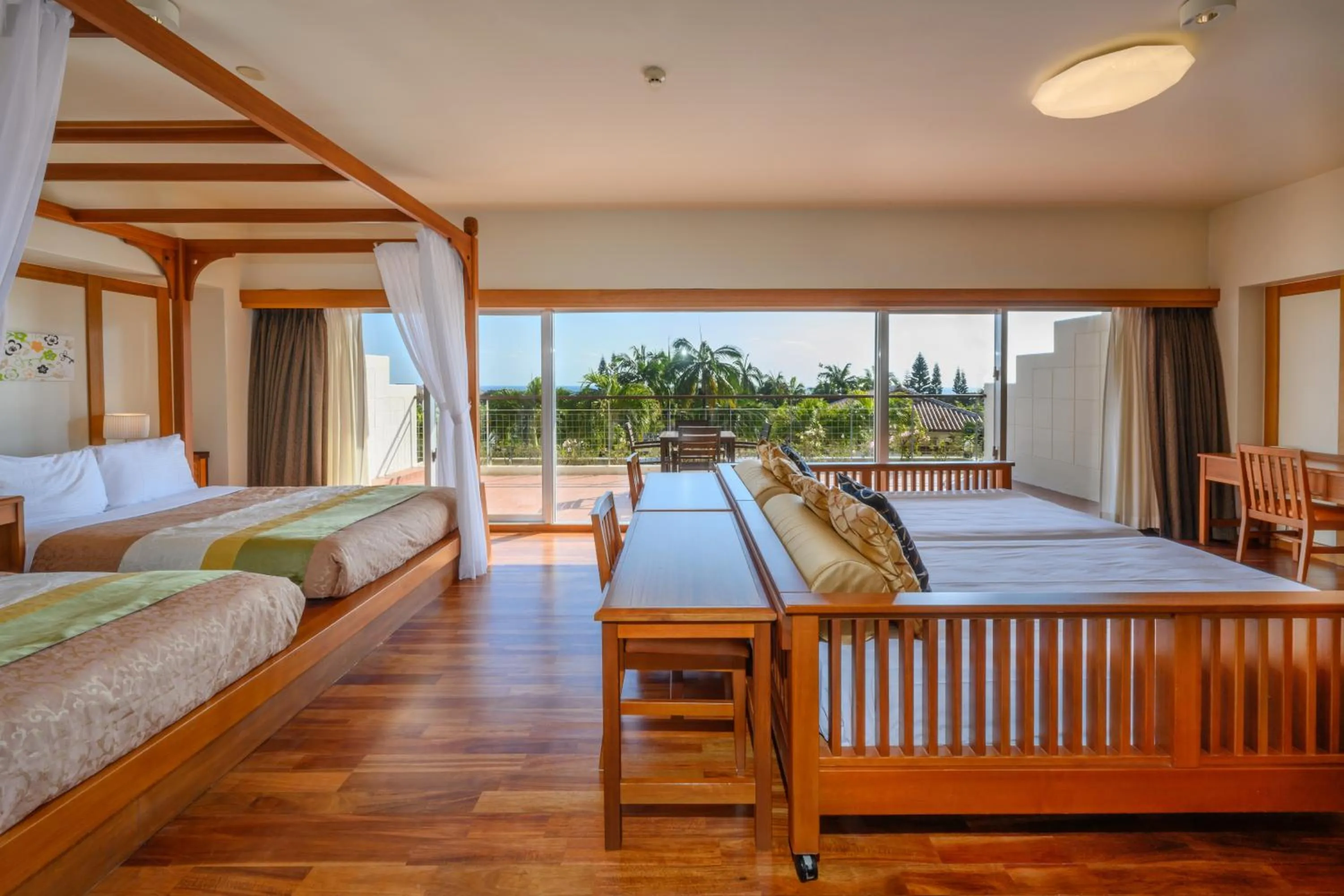 Bed in Kanucha Bay Hotel & Villas