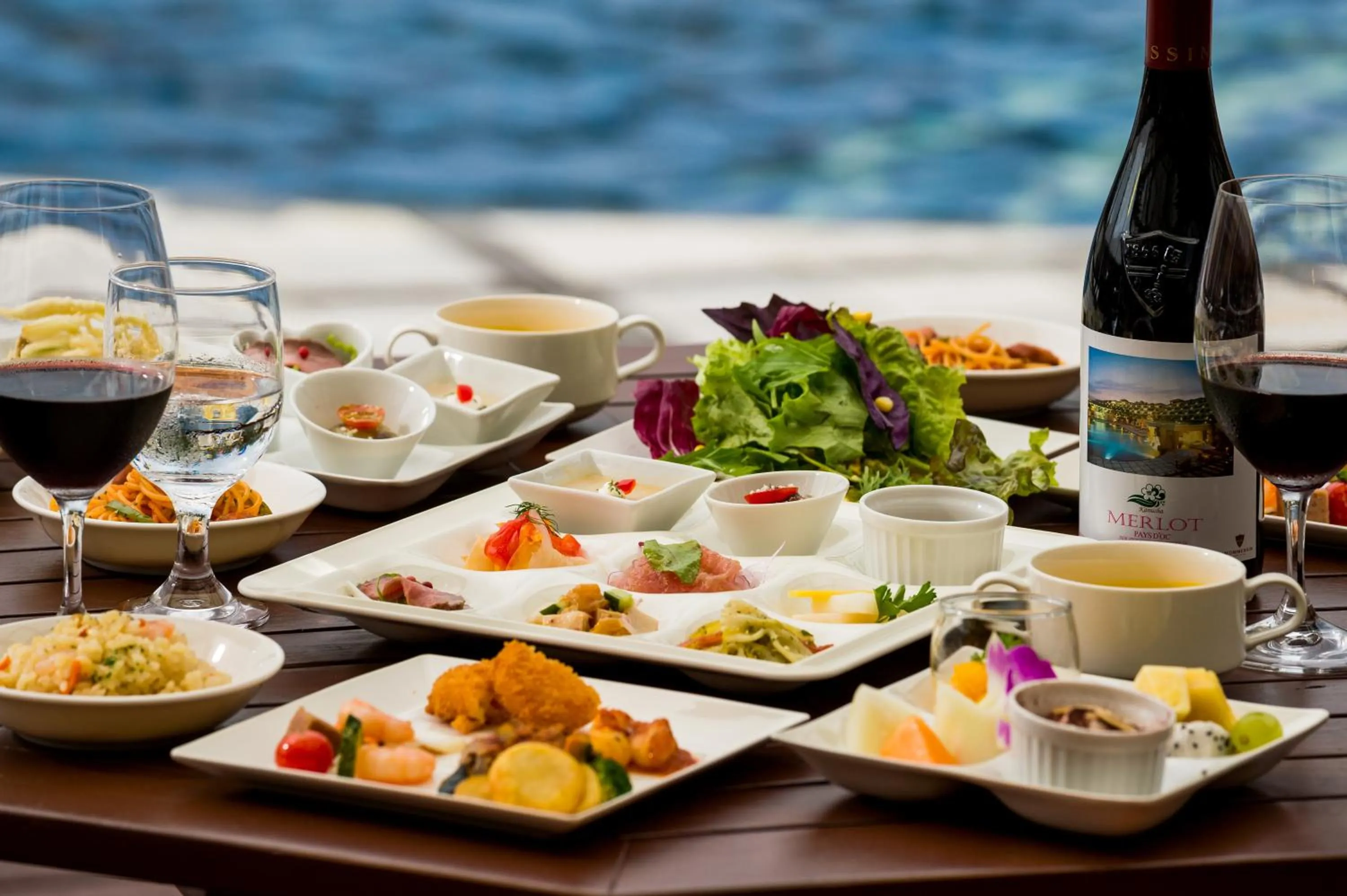 Restaurant/places to eat in Kanucha Bay Hotel & Villas