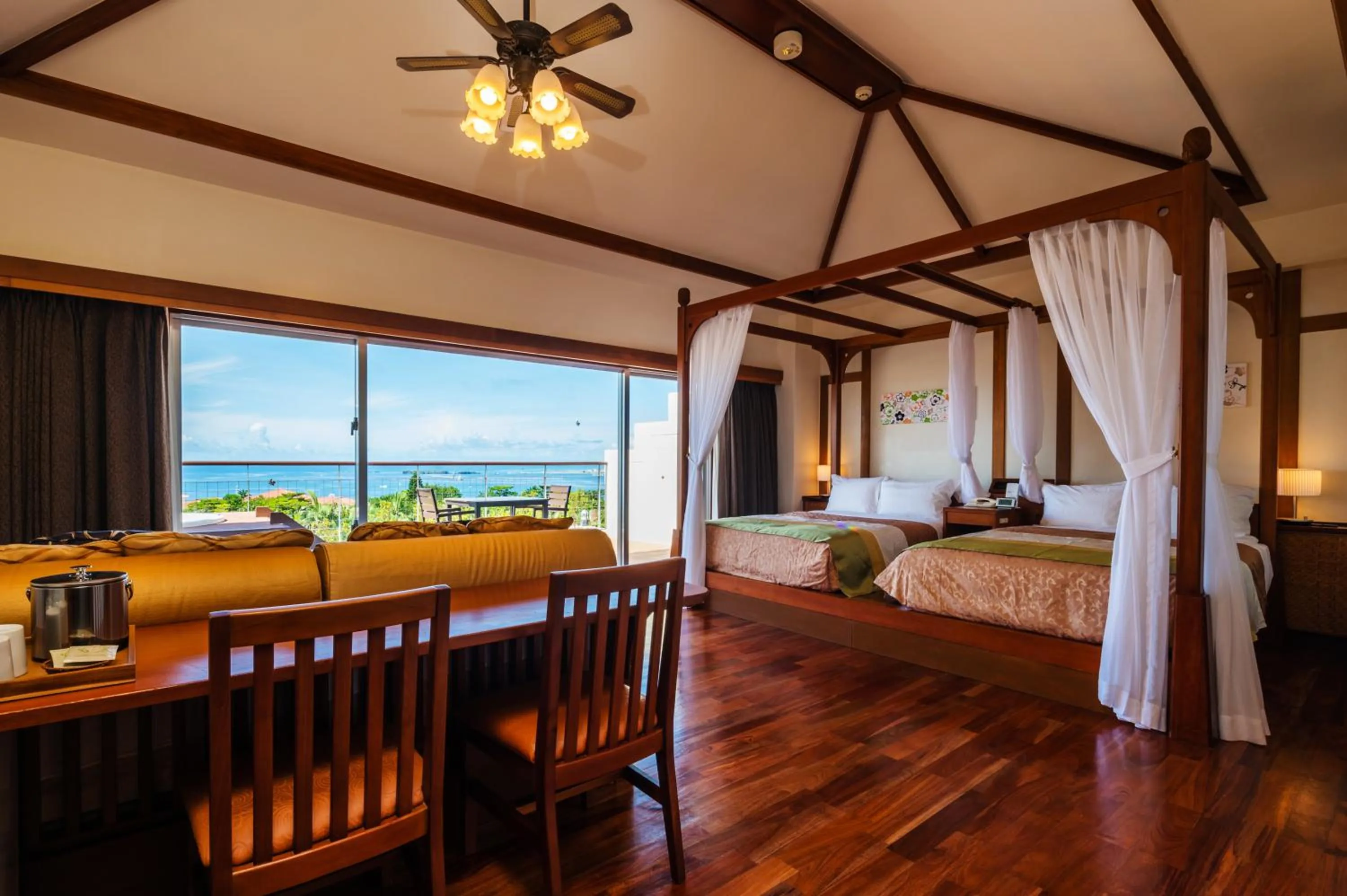 Bed in Kanucha Bay Hotel & Villas