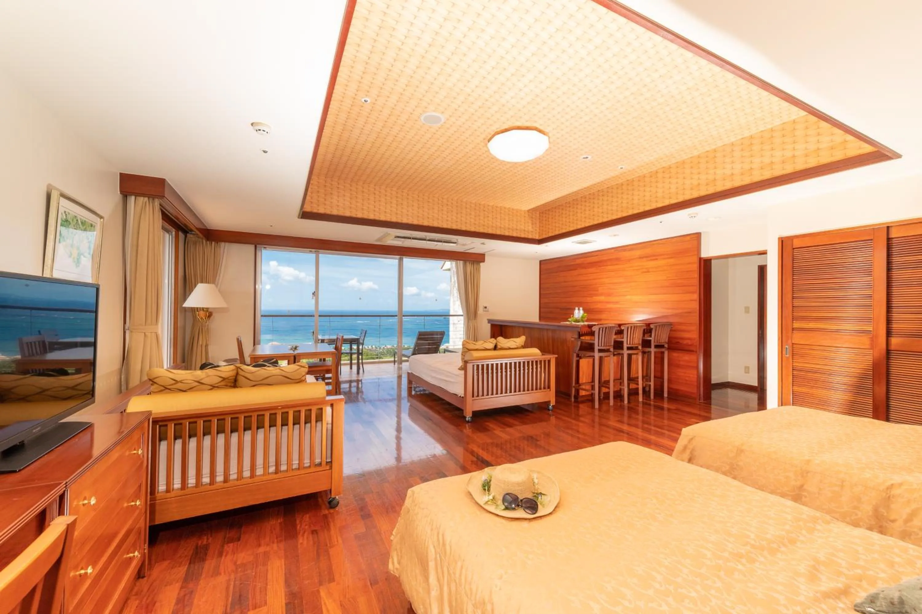 Bed in Kanucha Bay Hotel & Villas