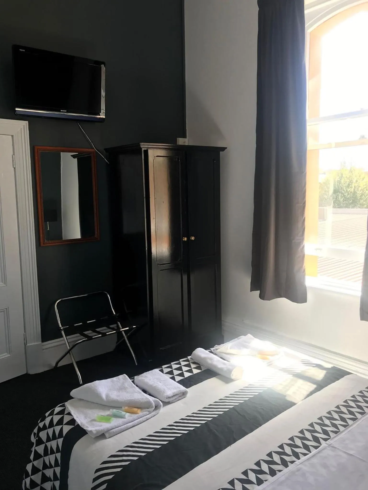 TV and multimedia, Bed in The Federal Boutique Hotel