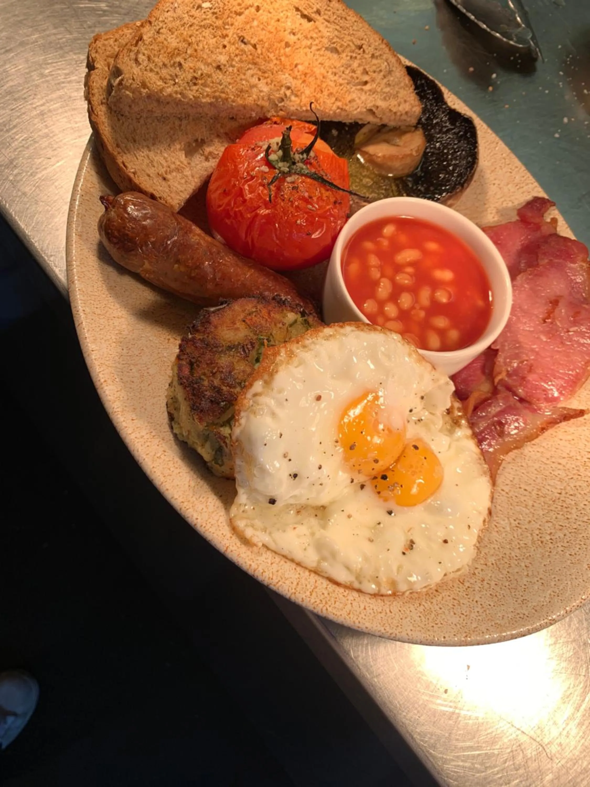 Breakfast in The Chequers at Burcot