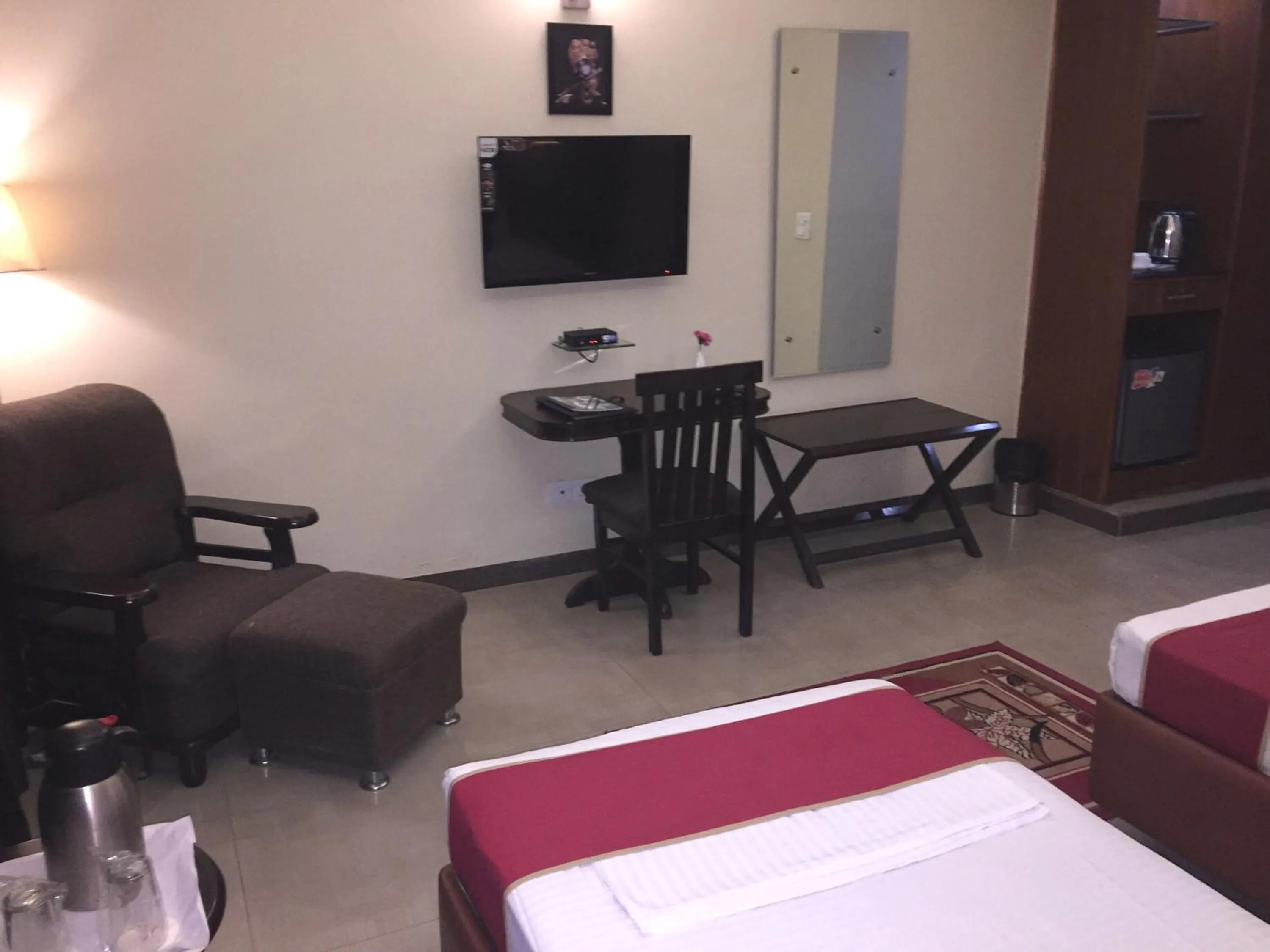 Photo of the whole room in Angel Residency