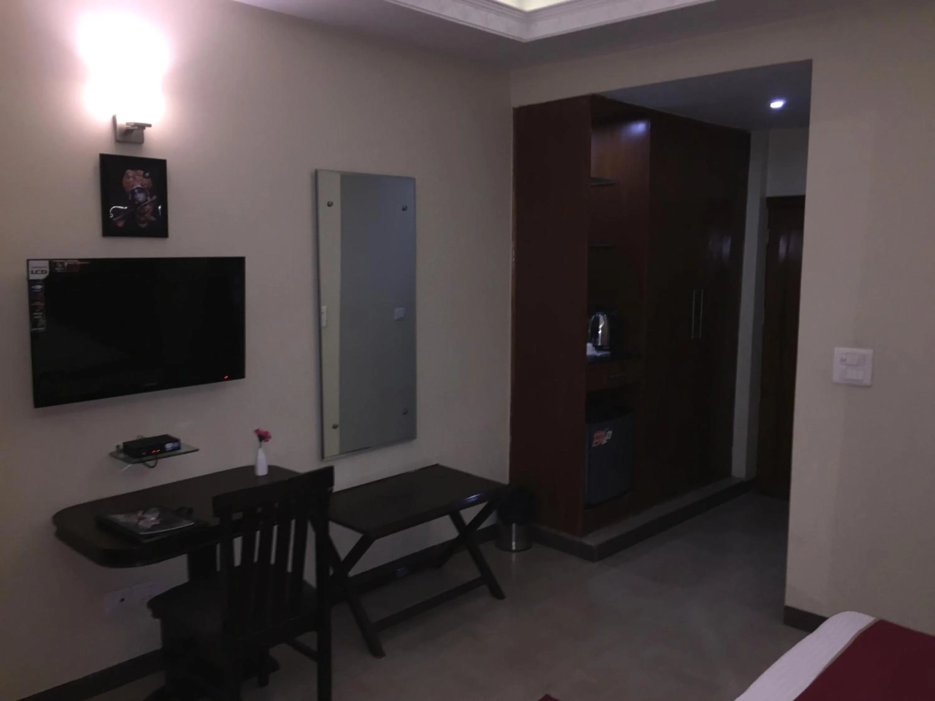 Photo of the whole room in Angel Residency