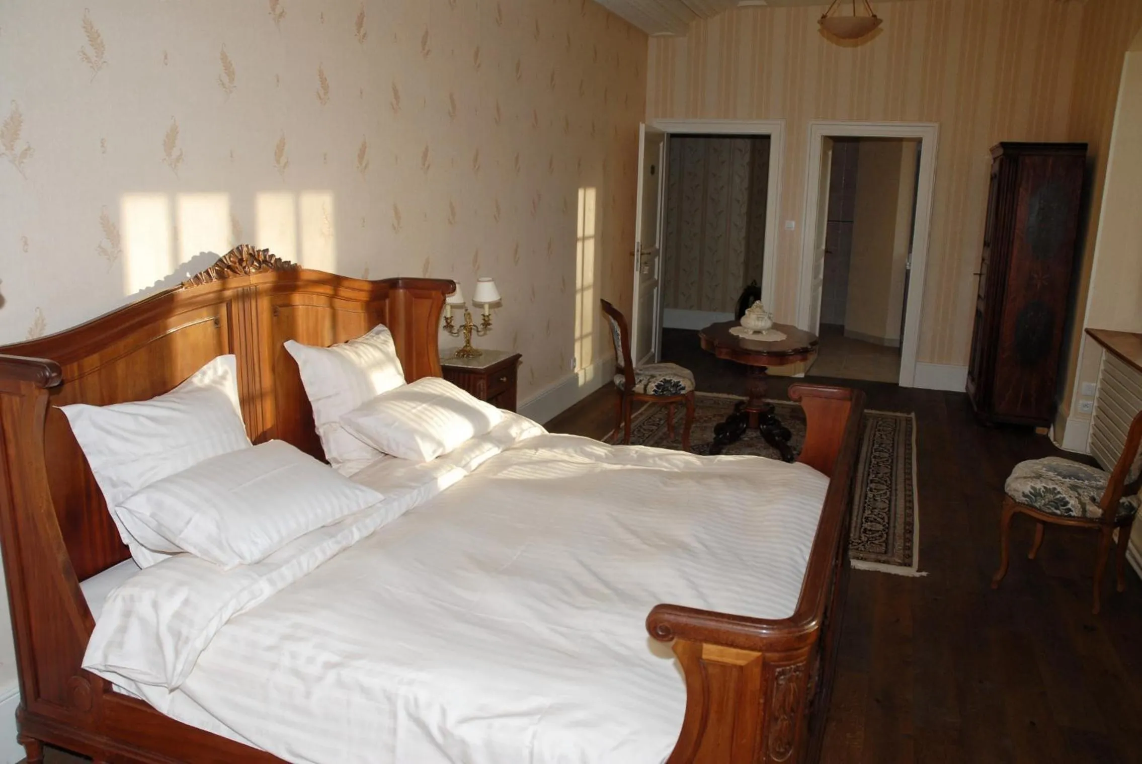 Photo of the whole room, Bed in Château De Werde