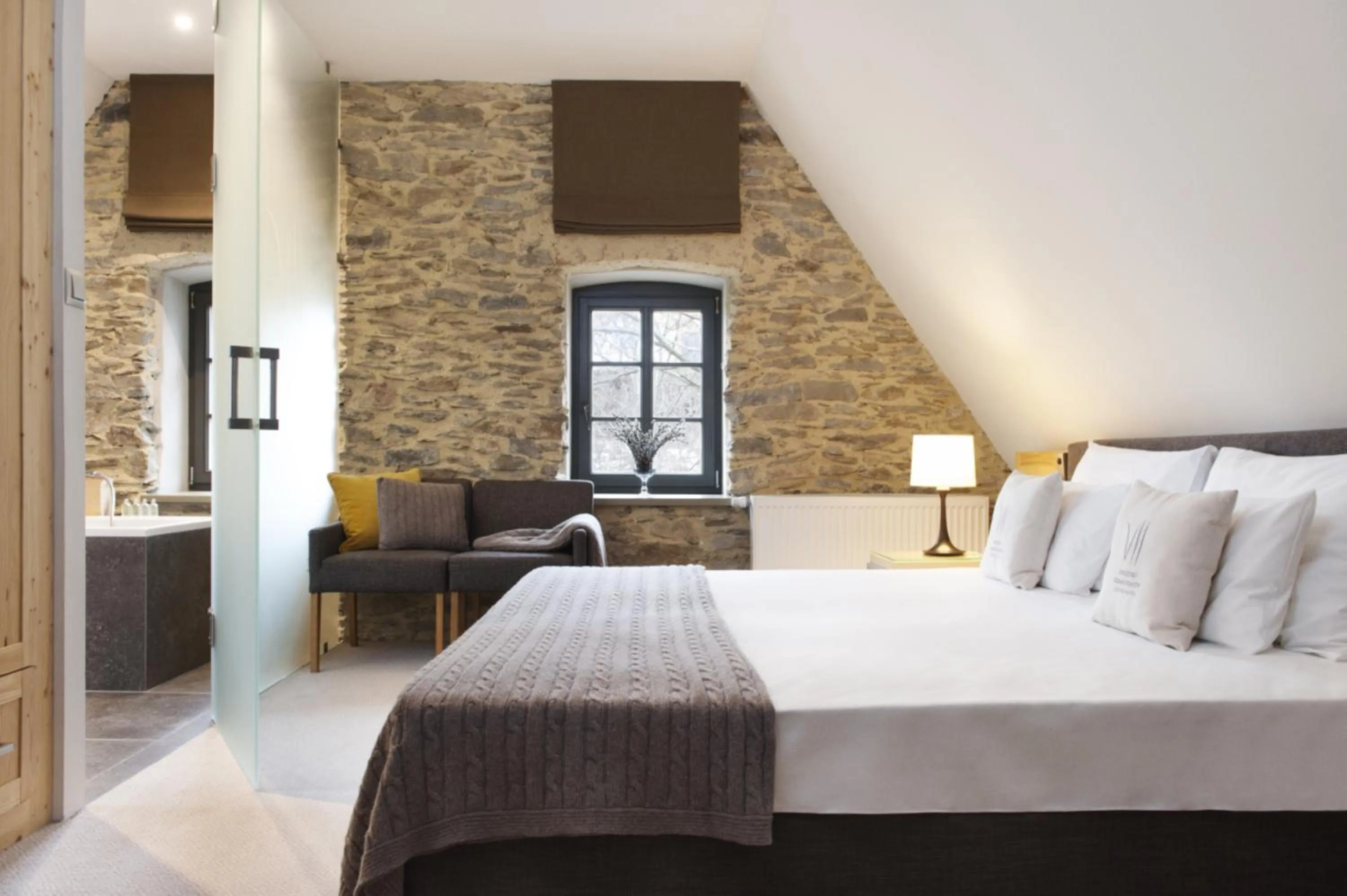 Bed in Uroczysko Siedmiu Stawów & Spa by L'Occitane