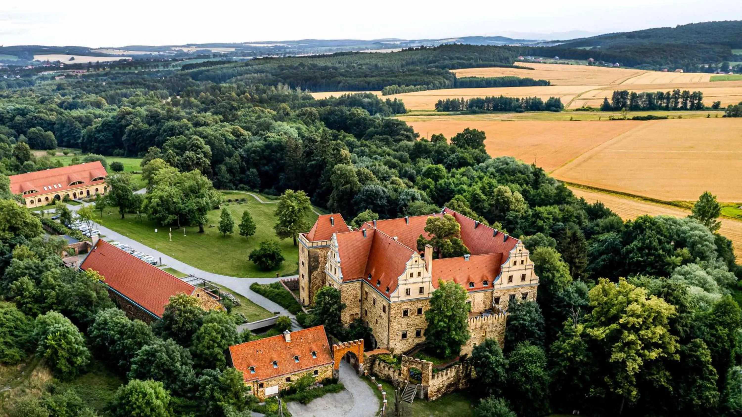 Property building in Uroczysko Siedmiu Stawów & Spa by L'Occitane