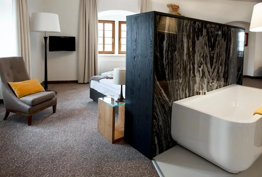 Bathroom, Bed in Uroczysko Siedmiu Stawów & Spa by L'Occitane