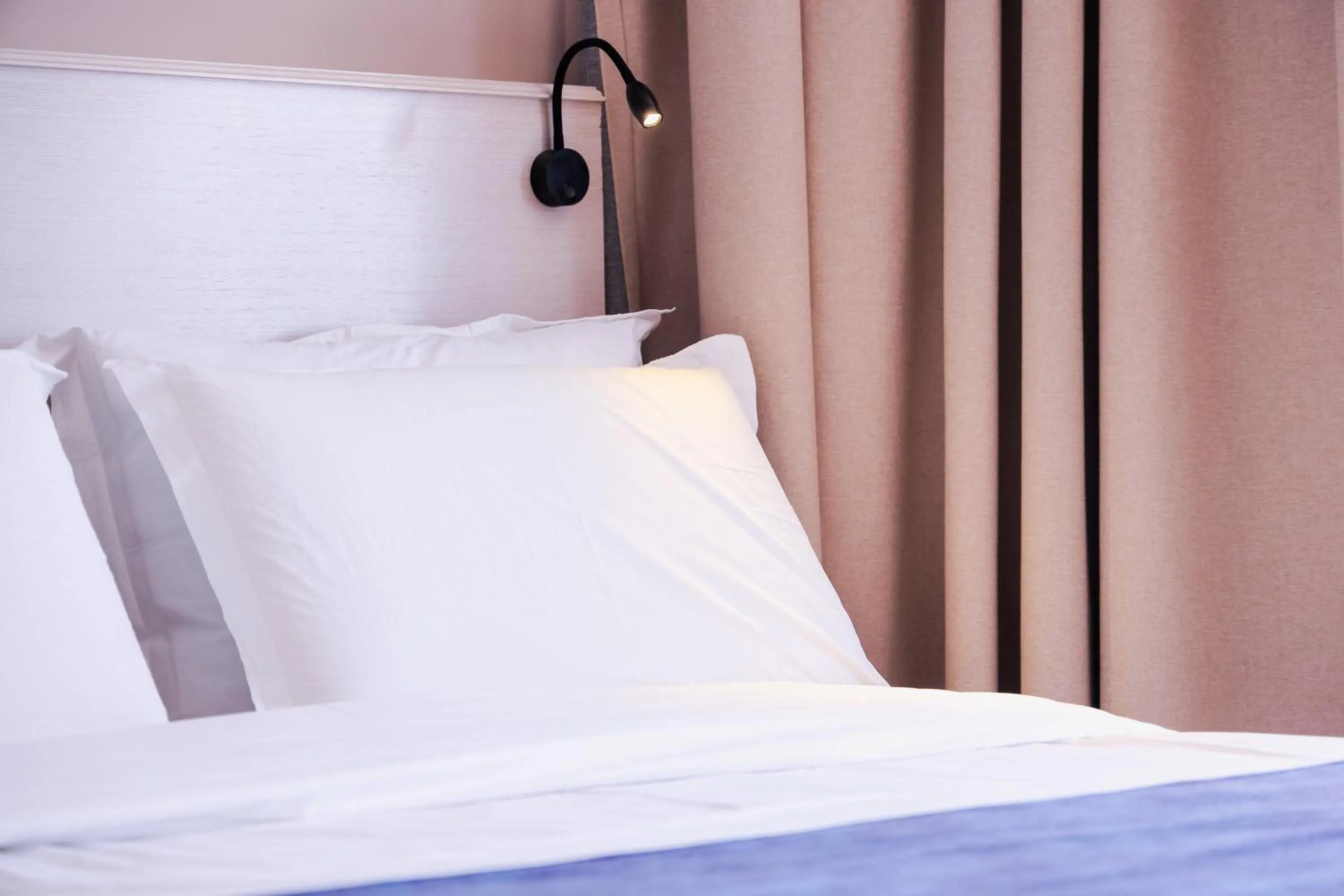 Bed in Hotel Apollon Sarande