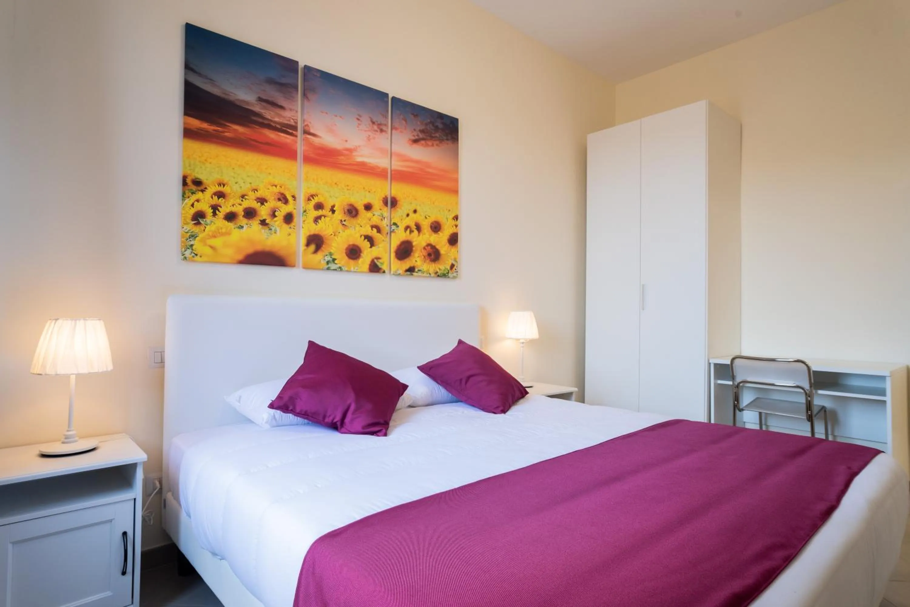 Bed in Minerva Monks Inn