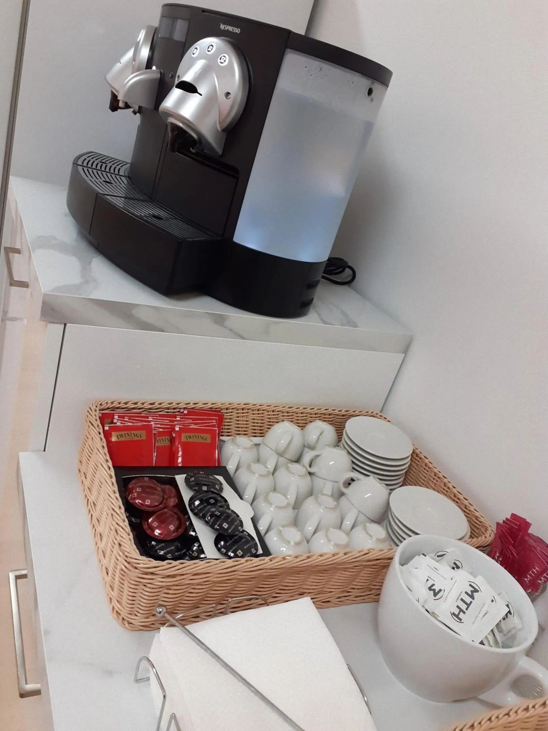 Breakfast in Minerva Monks Inn