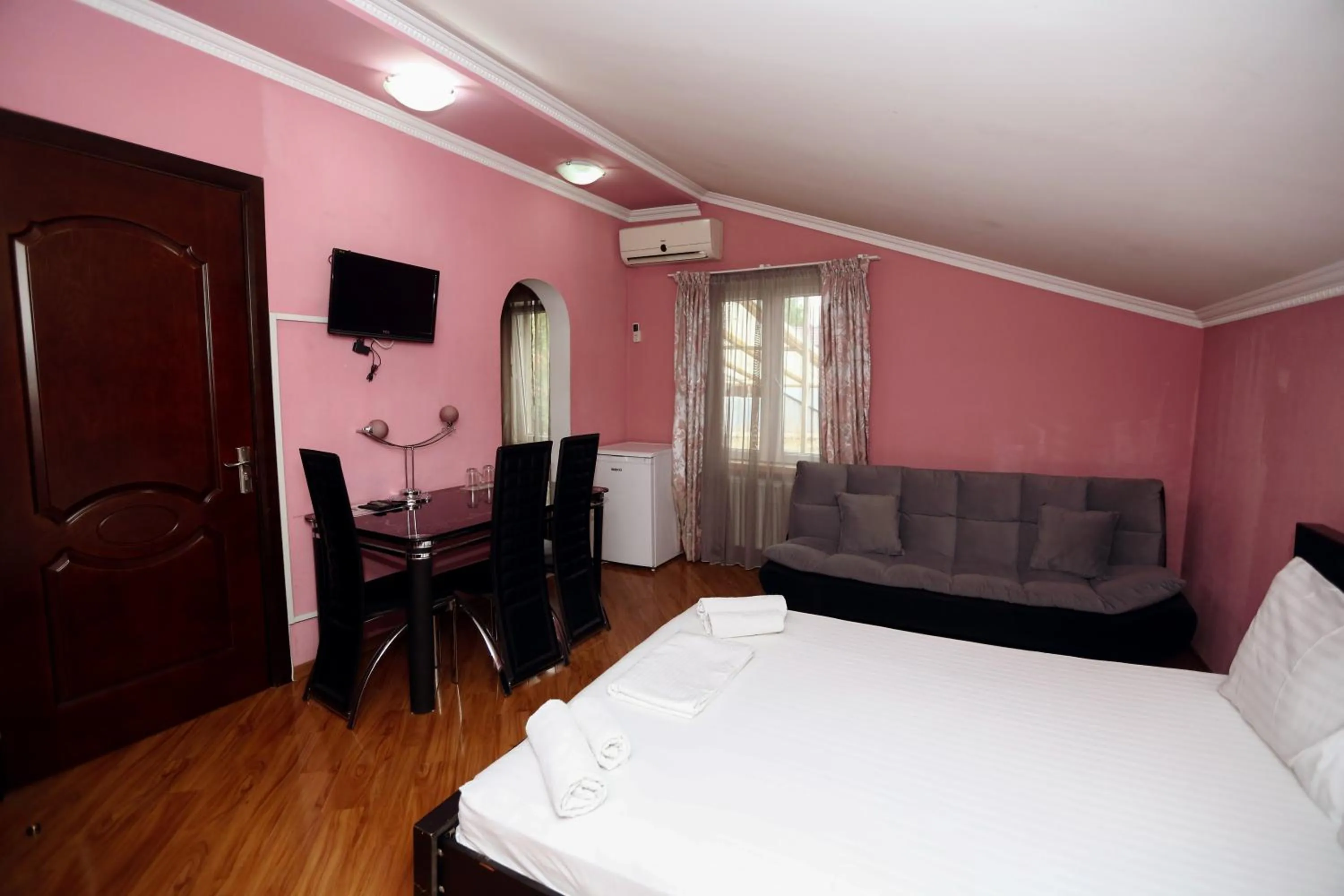 Photo of the whole room in Hotel Isaka