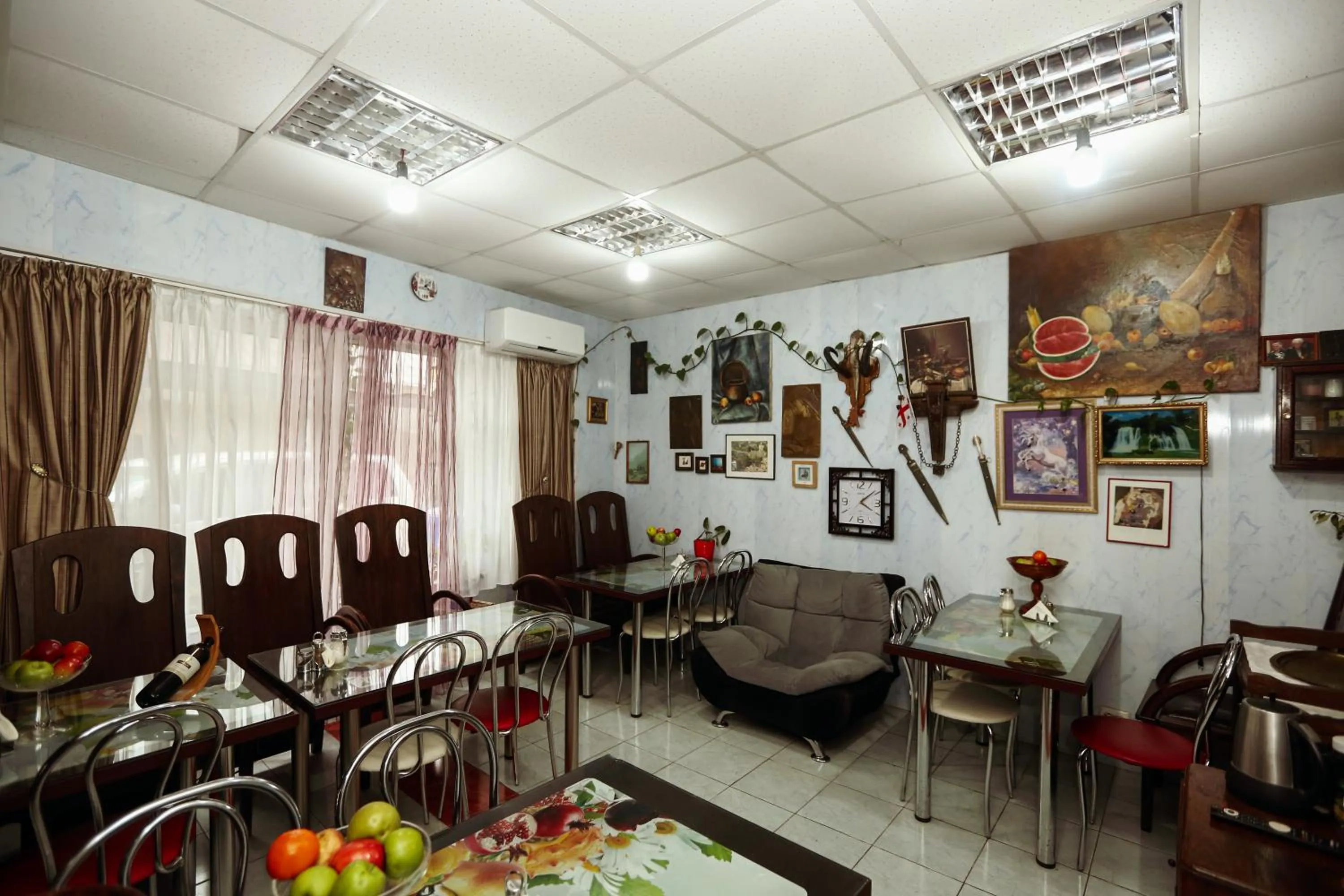 Restaurant/places to eat in Hotel Isaka