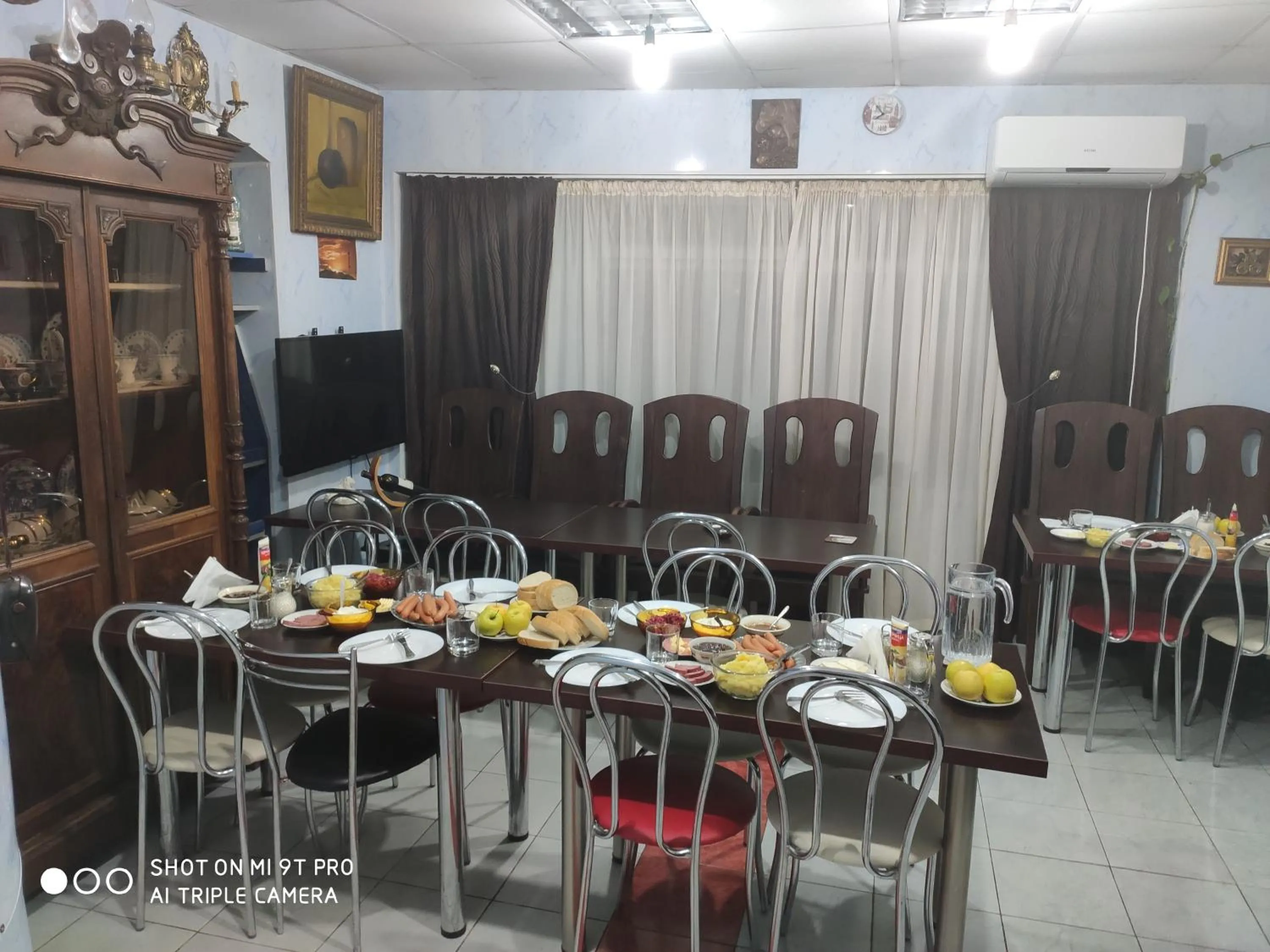 Restaurant/places to eat in Hotel Isaka