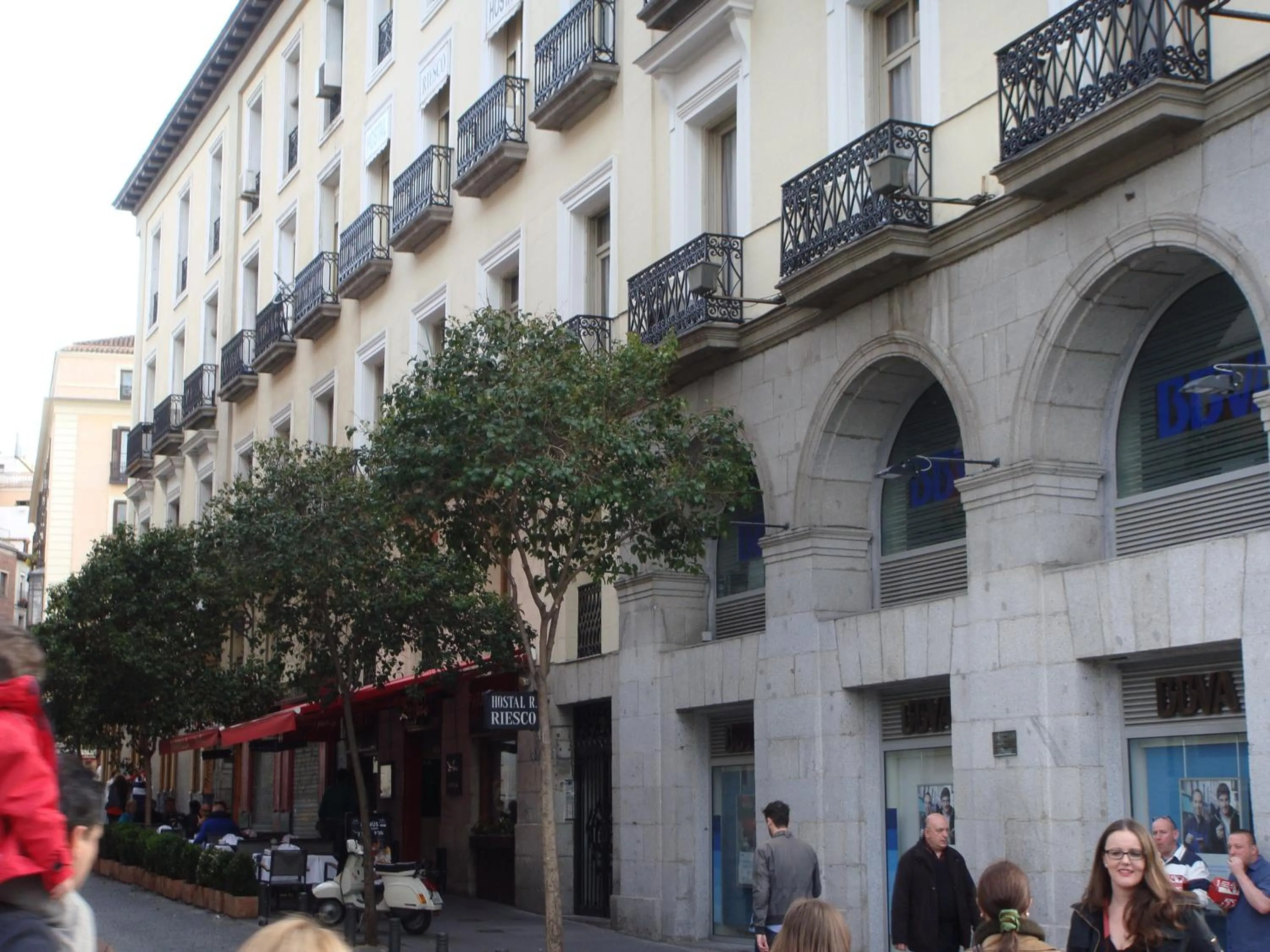 Facade/entrance in Hostal Riesco
