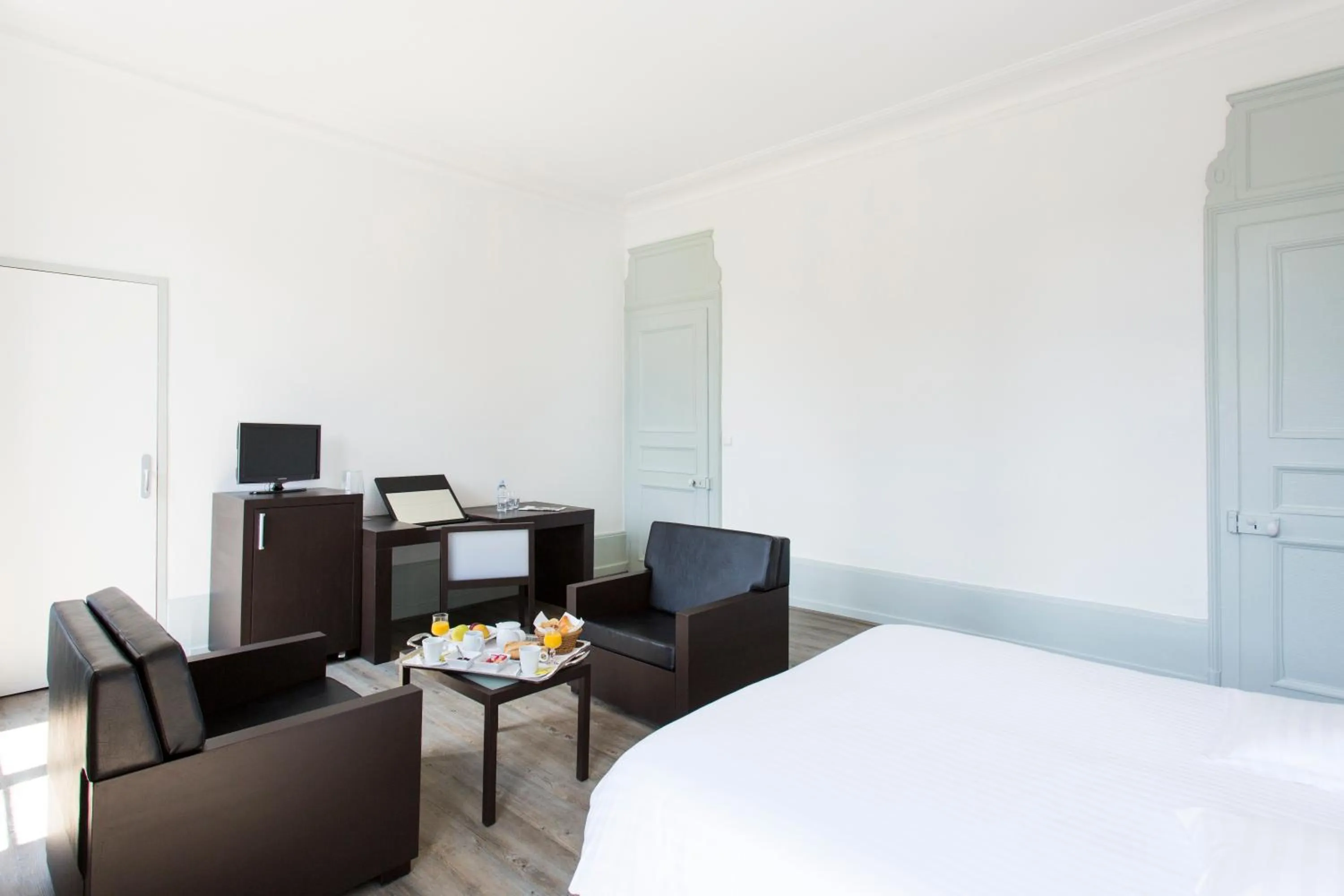 Bedroom in Le Grand Hotel de Plombières by Popinns