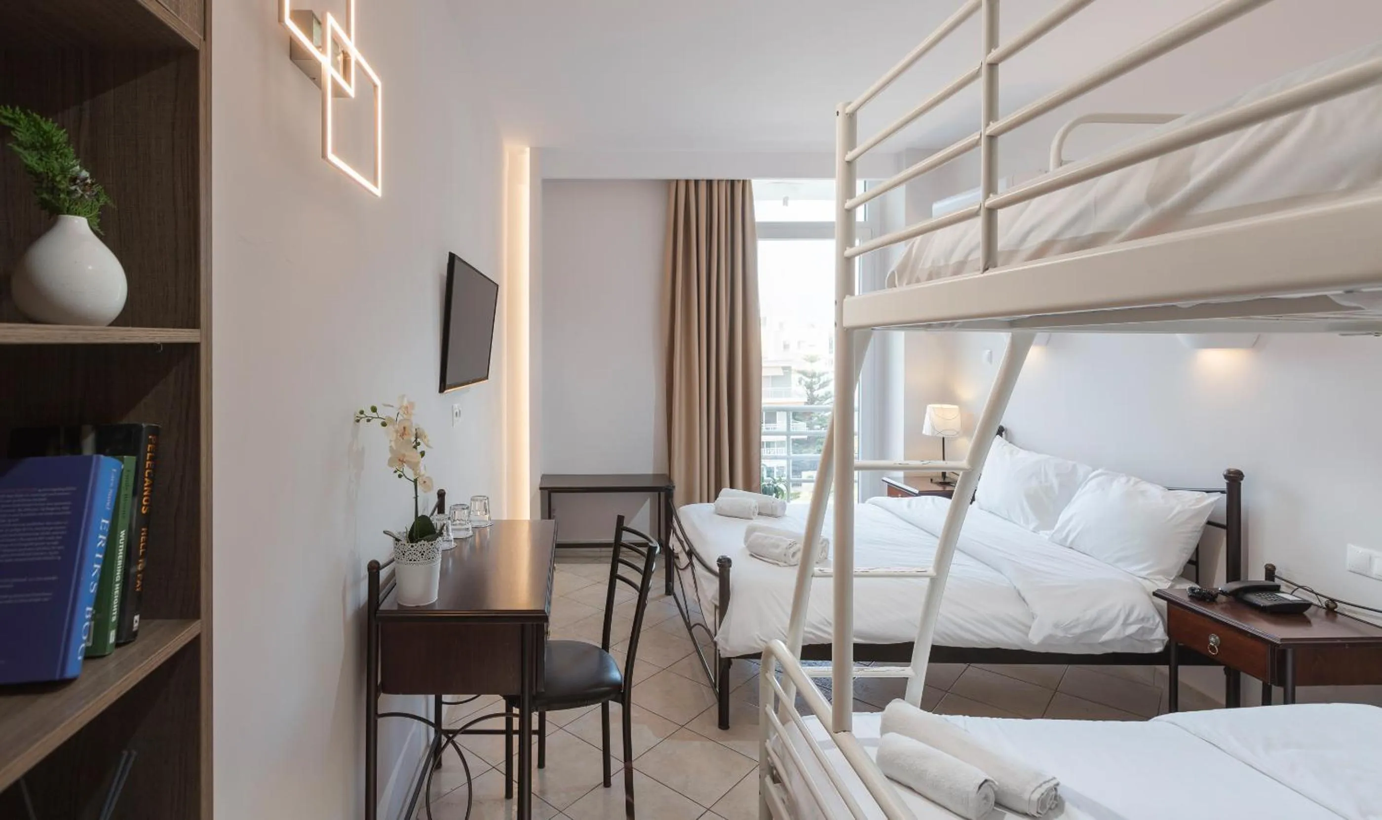 Bedroom, Bed in Minavra Hotel