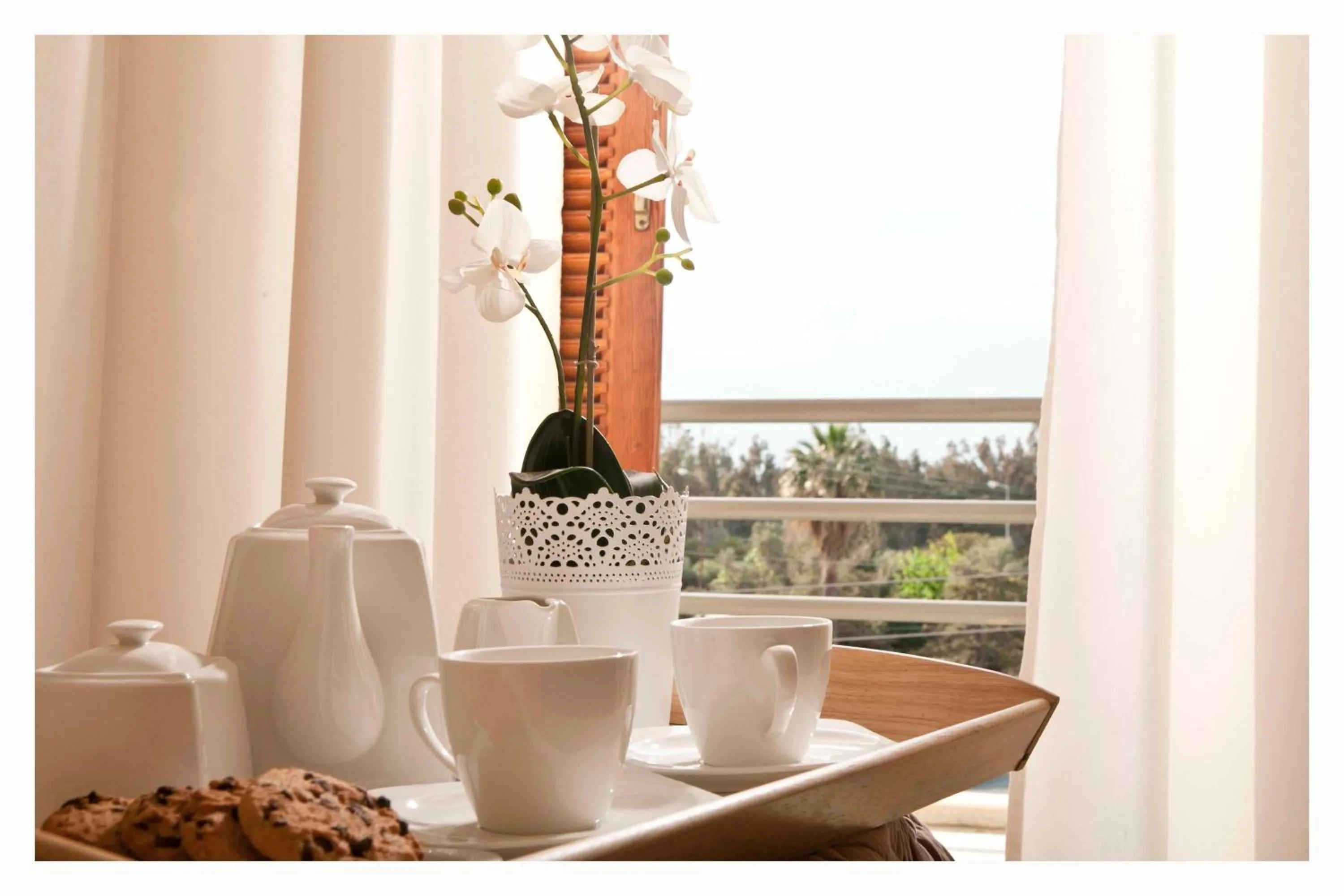 Restaurant/places to eat in Minavra Hotel