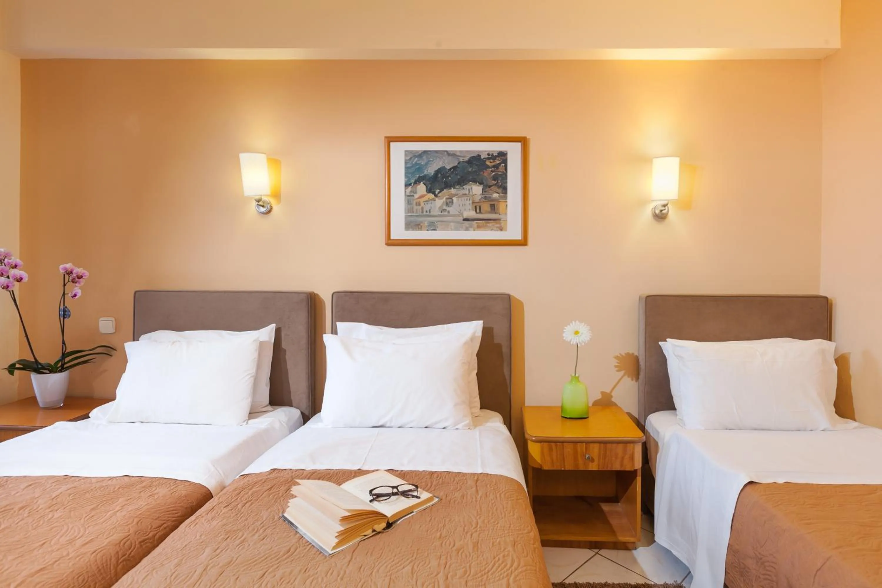 Bedroom, Bed in Minavra Hotel